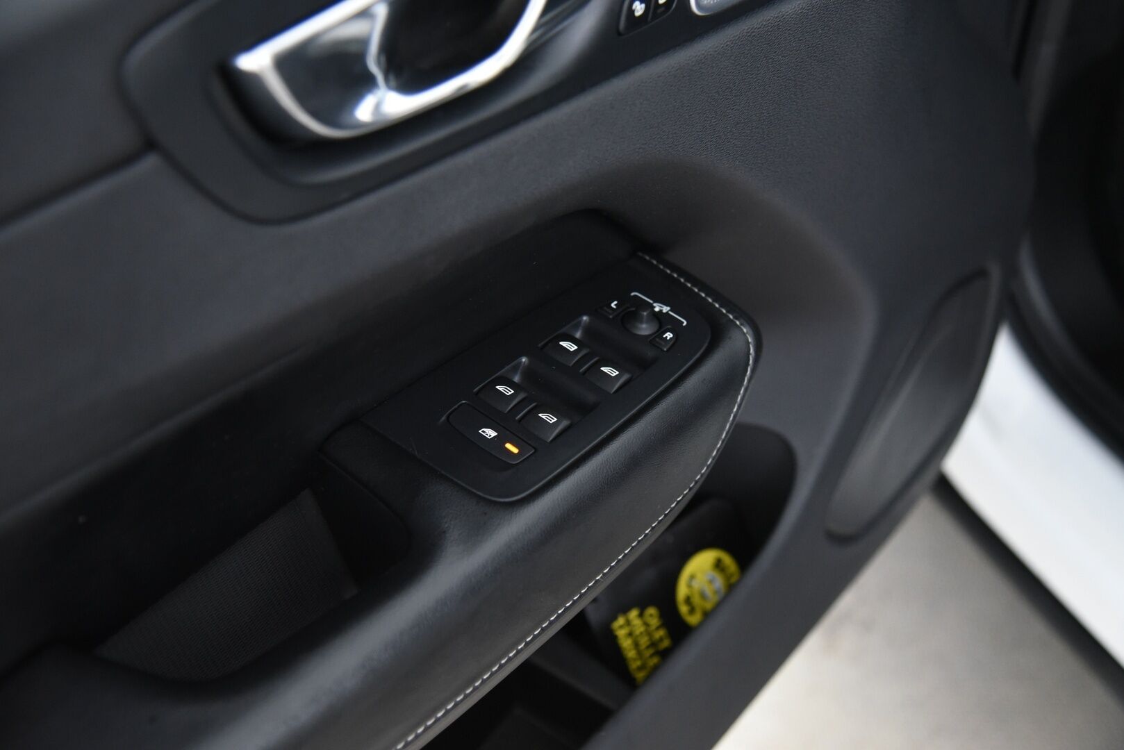 Volvo XC60 2018 T8 AWD R-Design aut / B&W / ACC / Panorama / Muistipenkki / Webasto - Bowers & Wilkins / Four-C Ilma-jousitus / Webasto - Osta nyt, maksa vasta ensi vuonna