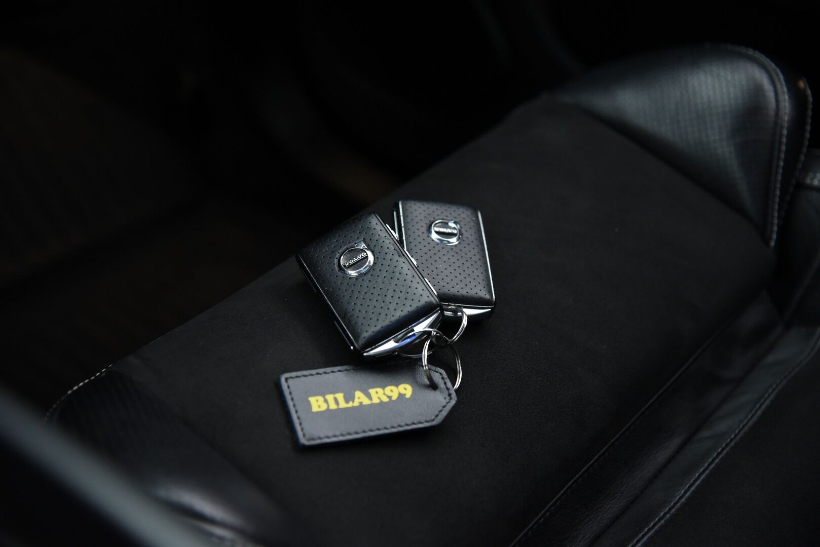 Volvo XC60 2018 T8 AWD R-Design aut / B&W / ACC / Panorama / Muistipenkki / Webasto - Bowers & Wilkins / Four-C Ilma-jousitus / Webasto - Osta nyt, maksa vasta ensi vuonna