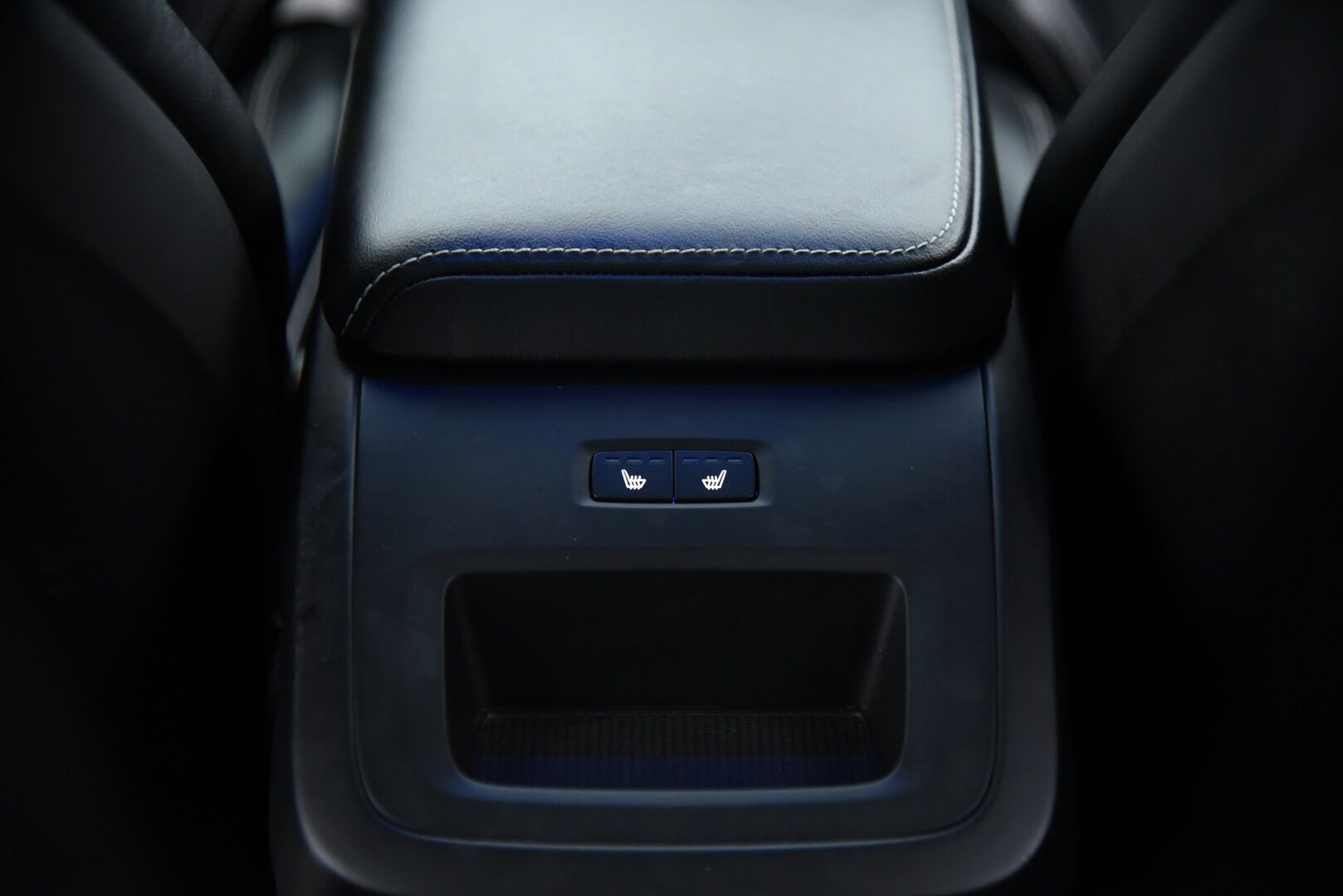 Volvo XC60 2018 T8 AWD R-Design aut / ACC / Panorama / Muistipenkki / Webasto - Bowers & Wilkins / Four-C Ilma-jousitus / Webasto