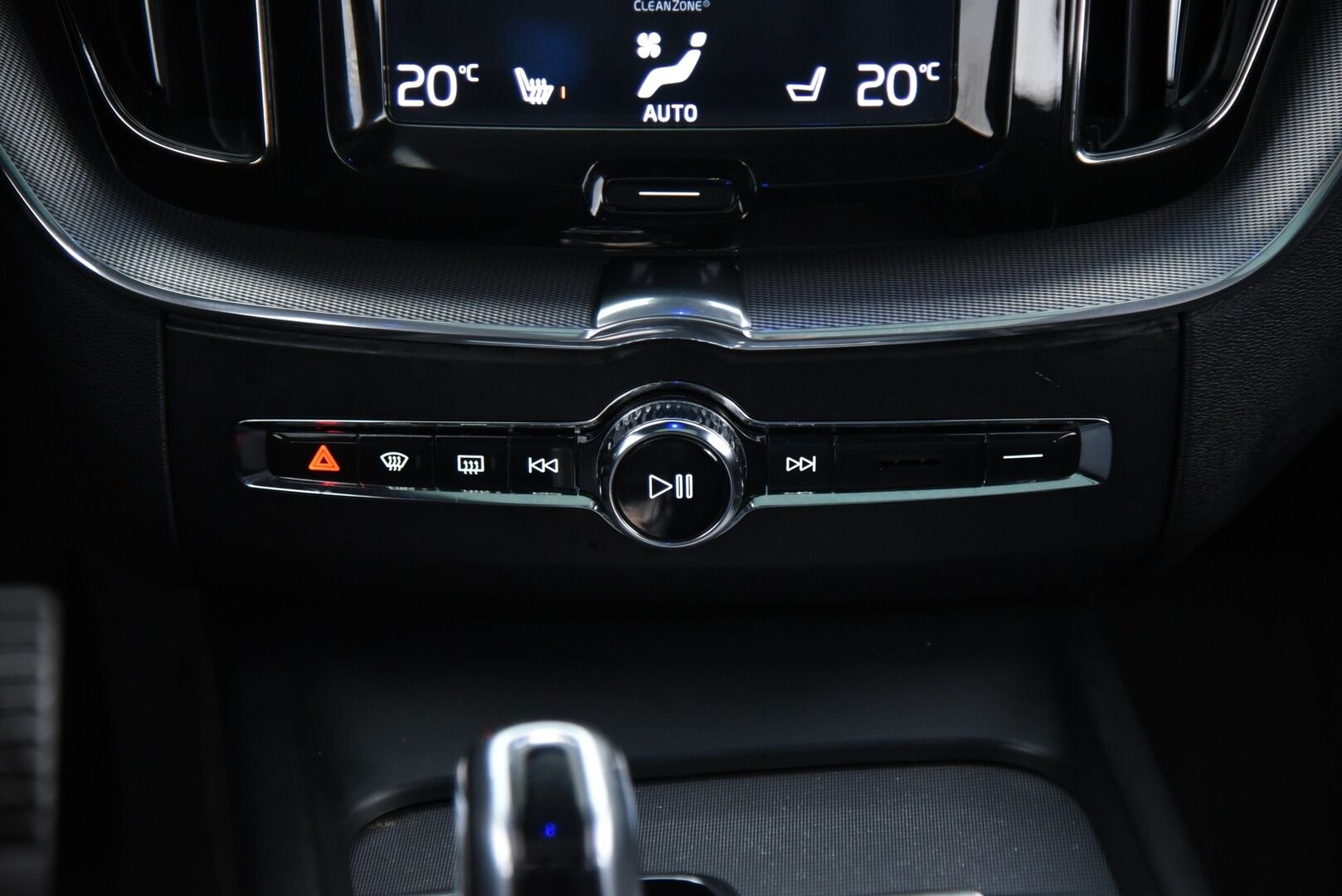Volvo XC60 2018 T8 AWD R-Design aut / ACC / Panorama / Muistipenkki / Webasto - Bowers & Wilkins / Four-C Ilma-jousitus / Webasto