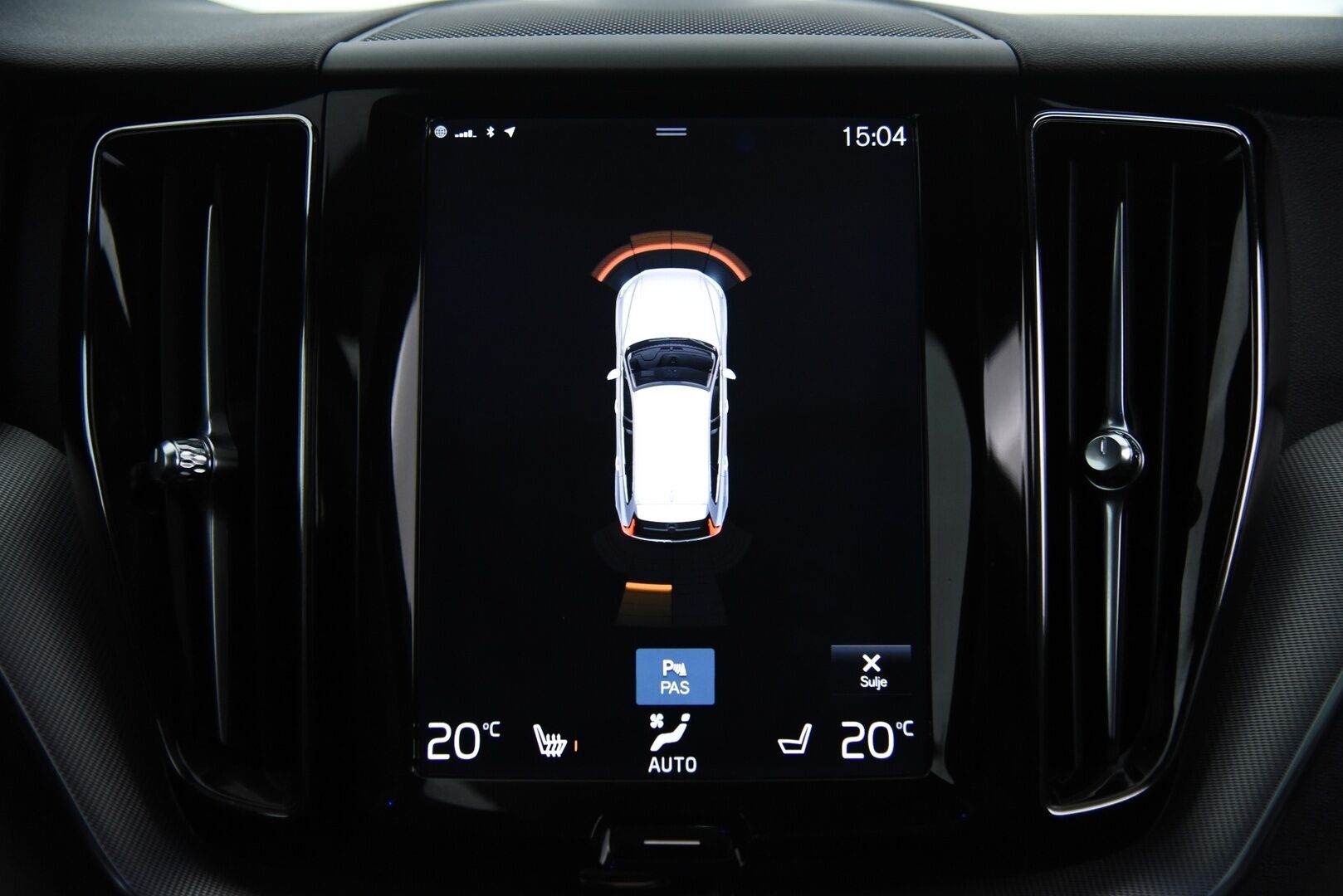 Volvo XC60 2018 T8 AWD R-Design aut / ACC / Panorama / Muistipenkki / Webasto - Bowers & Wilkins / Four-C Ilma-jousitus / Webasto