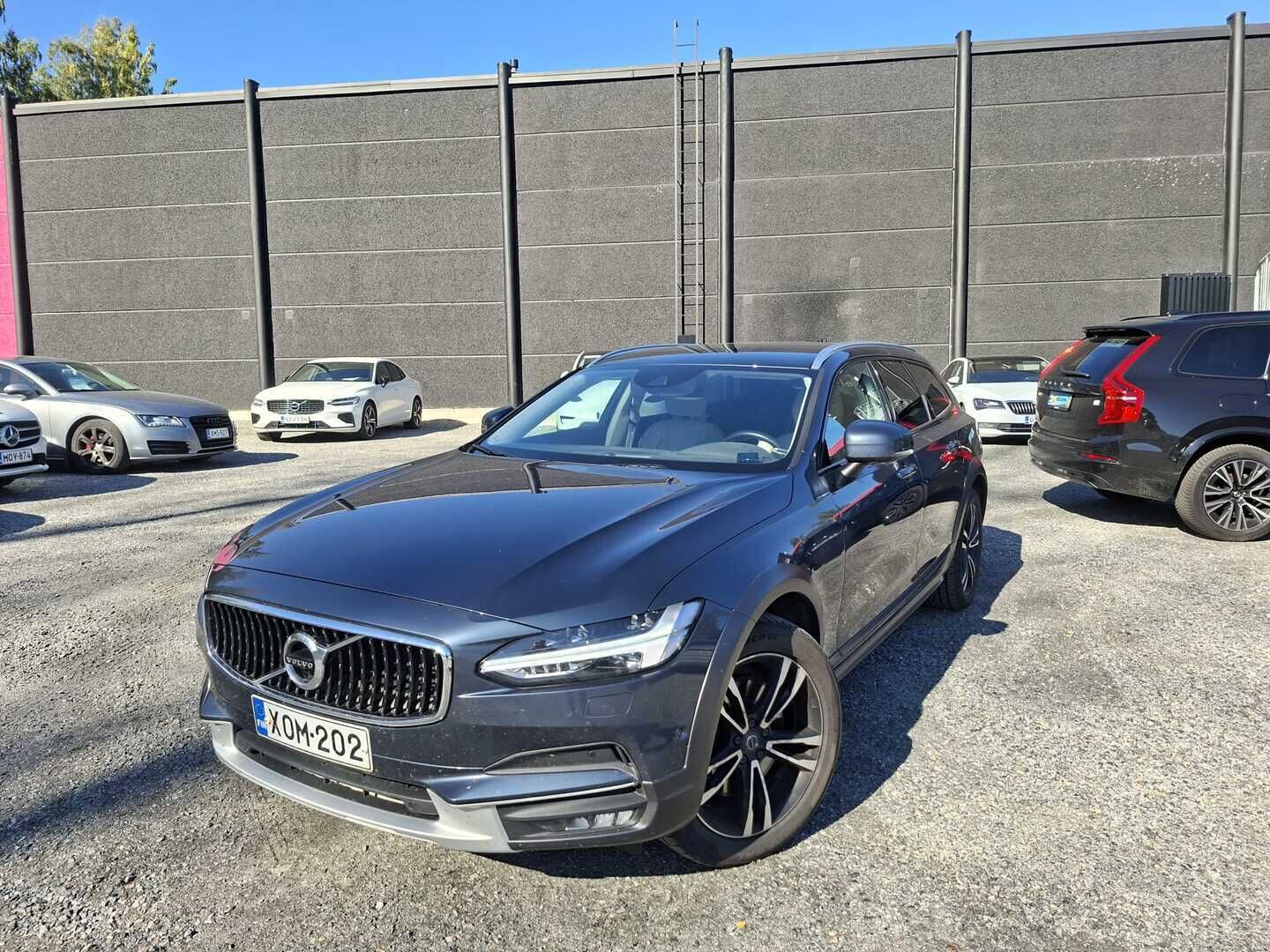 Volvo V90 Cross Country 2018 D5 AWD Pro aut - | EI ADBLUE | Suomi-Volvo | ACC | Adapt.LED | Webasto | VOC | Sporttinahat Muistilla | Taitt.Koukku | P.Kamera | Ilmastoidut Istuimet | Lämm.Ratti | KeyLess | S.Luukku | Lämm.Lasi |