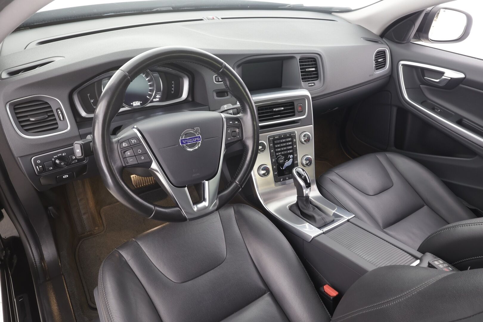 Volvo S60 2018 T3 Business Classic Summum aut - | Muistipenkki | Nahkasisusta | Xenon | Akt. kaarrevalot | P.kamera | Digimittaristo | Navi | Keyless | BT | Lämm. ratti | Merkkihuollot |  