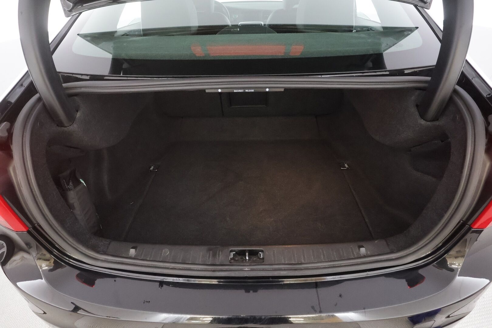 Volvo S60 2018 T3 Business Classic Summum aut - | Muistipenkki | Nahkasisusta | Xenon | Akt. kaarrevalot | P.kamera | Digimittaristo | Navi | Keyless | BT | Lämm. ratti | Merkkihuollot |  