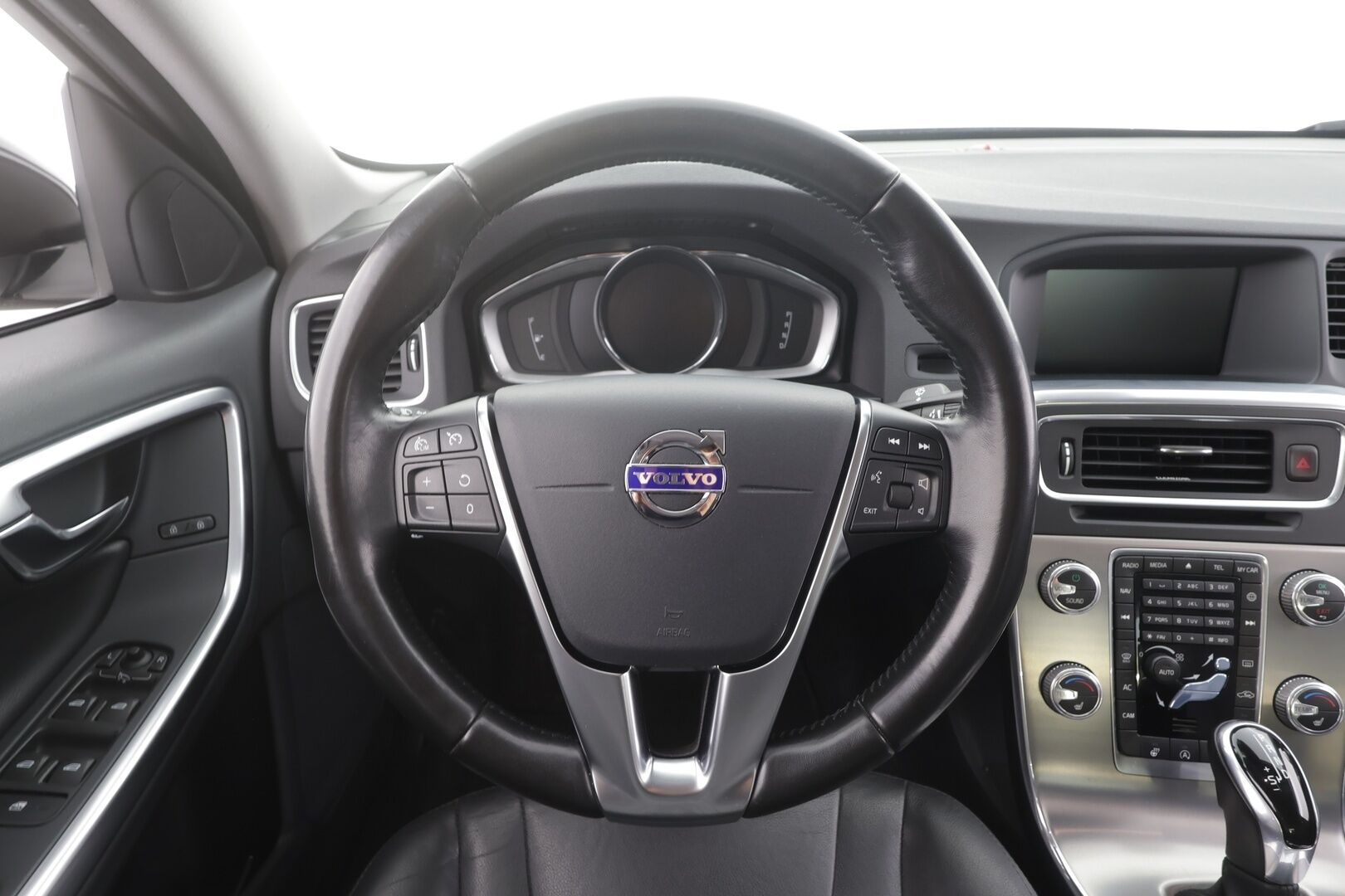 Volvo S60 2018 T3 Business Classic Summum aut - | Muistipenkki | Nahkasisusta | Xenon | Akt. kaarrevalot | P.kamera | Digimittaristo | Navi | Keyless | BT | Lämm. ratti | Merkkihuollot |  