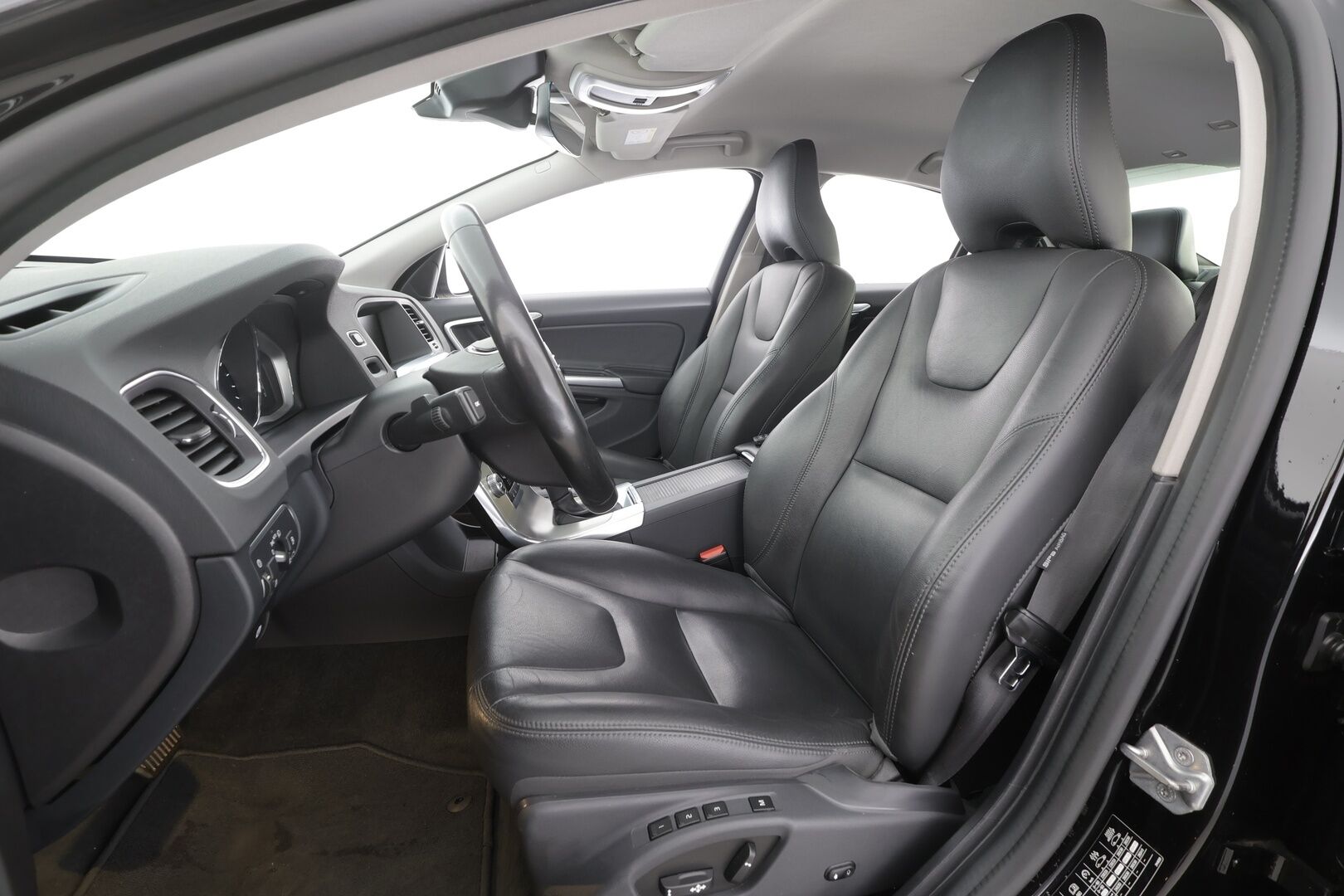 Volvo S60 2018 T3 Business Classic Summum aut - | Muistipenkki | Nahkasisusta | Xenon | Akt. kaarrevalot | P.kamera | Digimittaristo | Navi | Keyless | BT | Lämm. ratti | Merkkihuollot |  