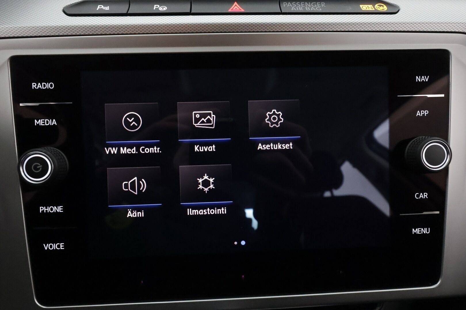 Volkswagen Passat 2018 Sedan Comfortline 1,4 TSI 92 kW (125 hv) DSG-automaatti **Webasto / Koukku / Adapt.Vakkari / LED-valot / P.Tutkat** - Navi / 3-Alueinen AC / 2x Renkaat
