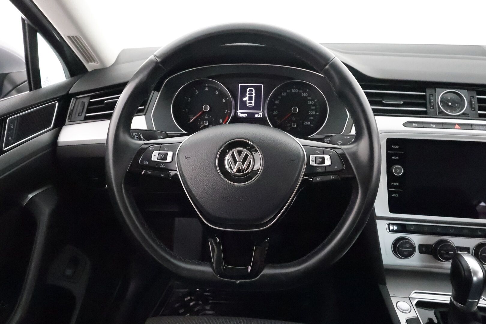 Volkswagen Passat 2018 Sedan Comfortline 1,4 TSI 92 kW (125 hv) DSG-automaatti **Webasto / Koukku / Adapt.Vakkari / LED-valot / P.Tutkat** - Navi / 3-Alueinen AC / 2x Renkaat