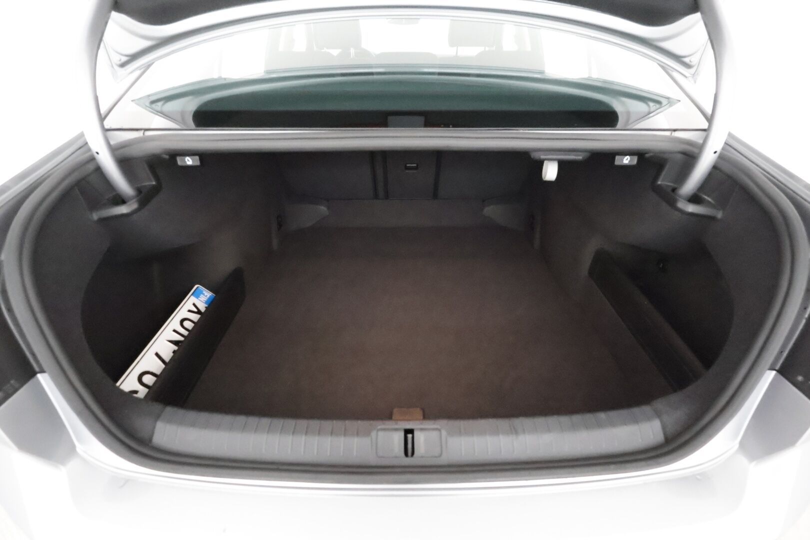 Volkswagen Passat 2018 Sedan Comfortline 1,4 TSI 92 kW (125 hv) DSG-automaatti **Webasto / Koukku / Adapt.Vakkari / LED-valot / P.Tutkat** - Navi / 3-Alueinen AC / 2x Renkaat