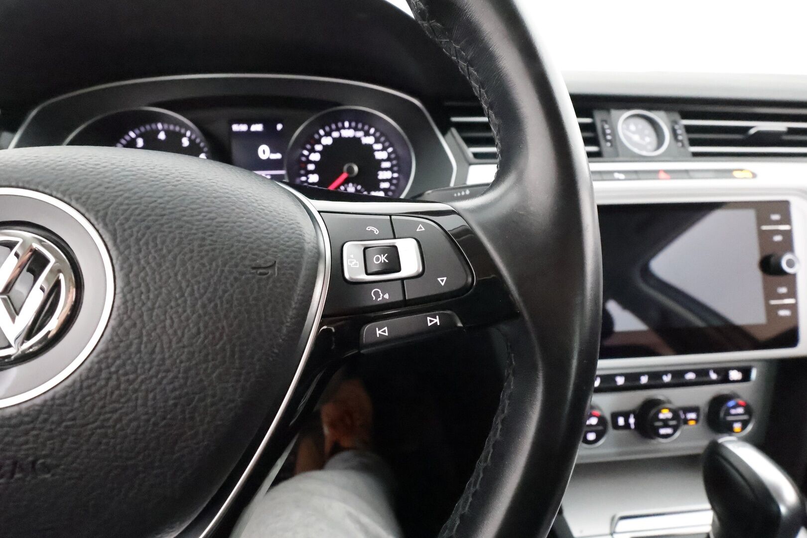 Volkswagen Passat 2018 Sedan Comfortline 1,4 TSI 92 kW (125 hv) DSG-automaatti **Webasto / Koukku / Adapt.Vakkari / LED-valot / P.Tutkat** - Navi / 3-Alueinen AC / 2x Renkaat