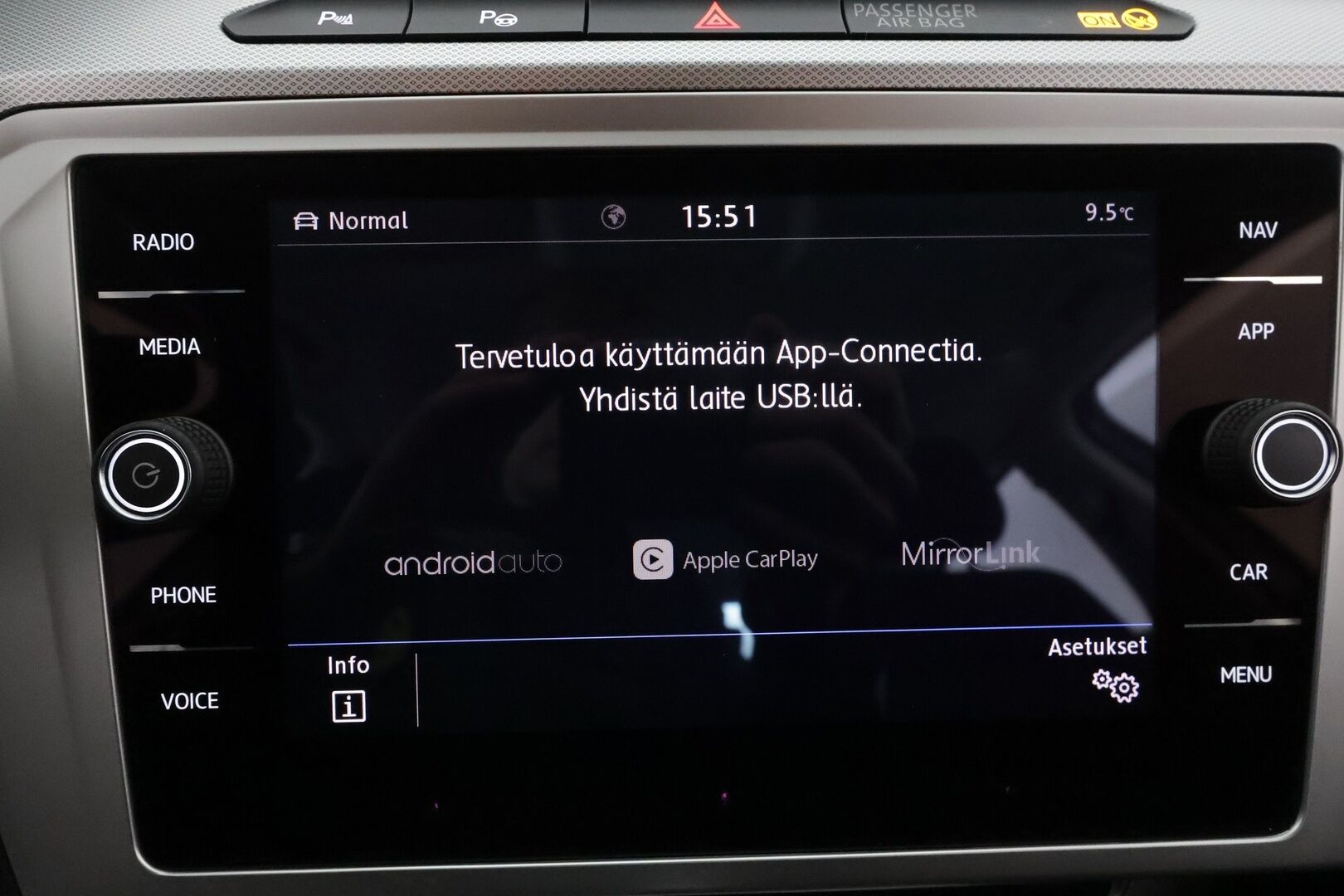 Volkswagen Passat 2018 Sedan Comfortline 1,4 TSI 92 kW (125 hv) DSG-automaatti **Webasto / Koukku / Adapt.Vakkari / LED-valot / P.Tutkat** - Navi / 3-Alueinen AC / 2x Renkaat