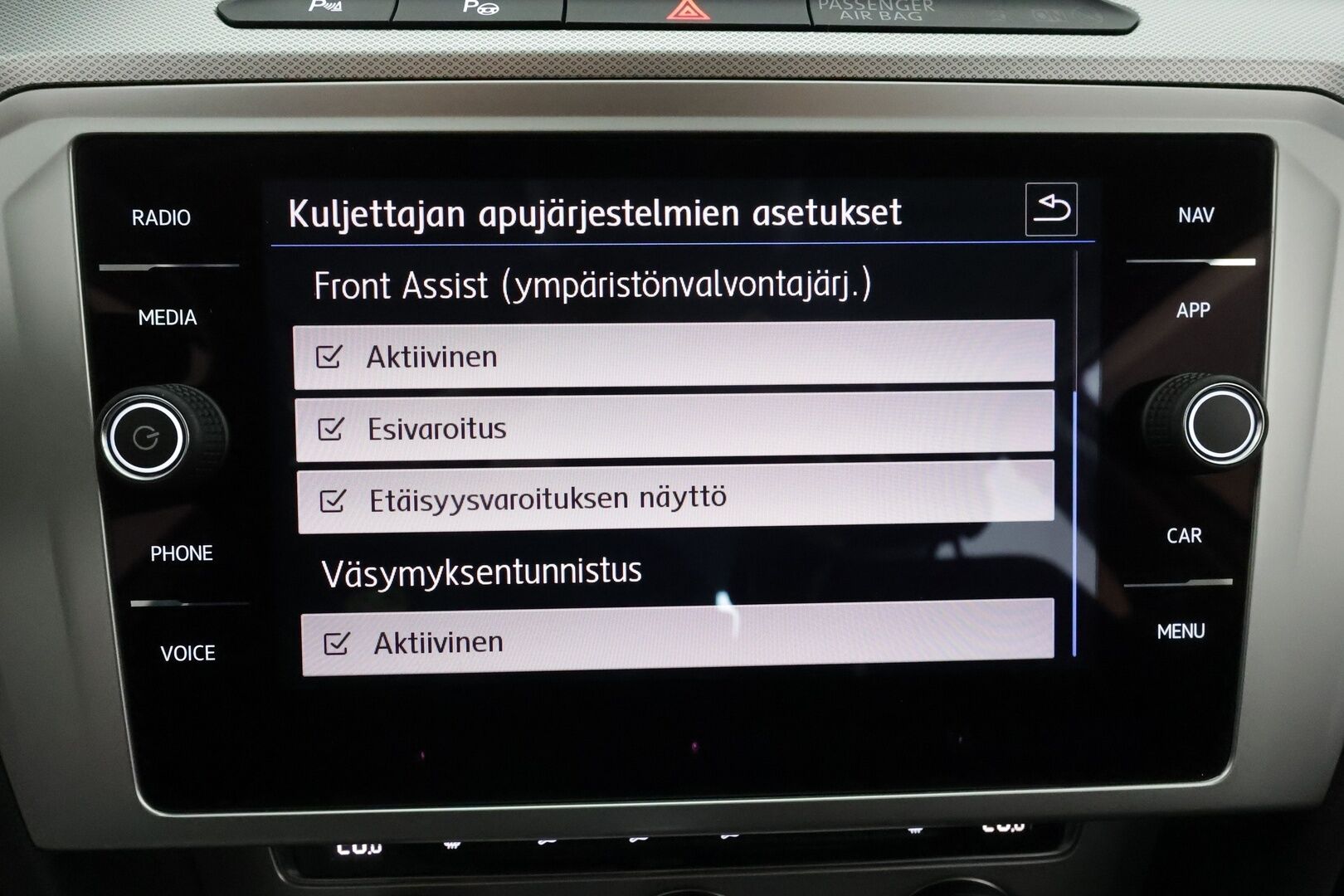 Volkswagen Passat 2018 Sedan Comfortline 1,4 TSI 92 kW (125 hv) DSG-automaatti **Webasto / Koukku / Adapt.Vakkari / LED-valot / P.Tutkat** - Navi / 3-Alueinen AC / 2x Renkaat