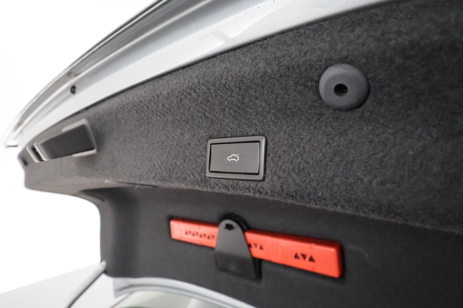 Volkswagen Passat 2018 Sedan Comfortline 1,4 TSI 92 kW (125 hv) DSG-automaatti **Webasto / Koukku / Adapt.Vakkari / LED-valot / P.Tutkat** - Navi / 3-Alueinen AC / 2x Renkaat
