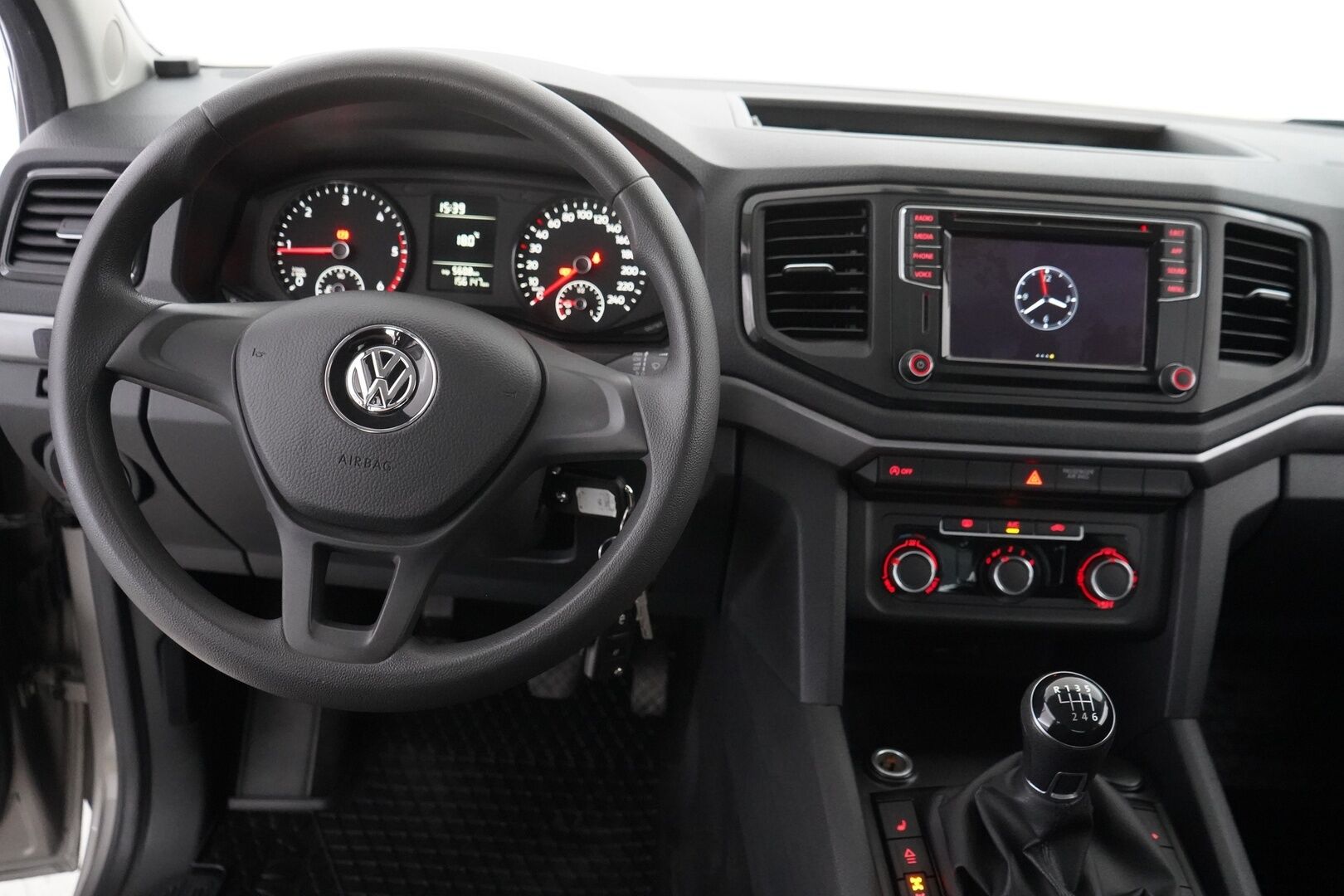 Volkswagen Amarok 2019 3.0 TDI 120kW 4MOTION 3080kg DC Trendline PRO - Webasto | Tutka | App-connect | Kahdet renkaat aluvantein | Hieno!
