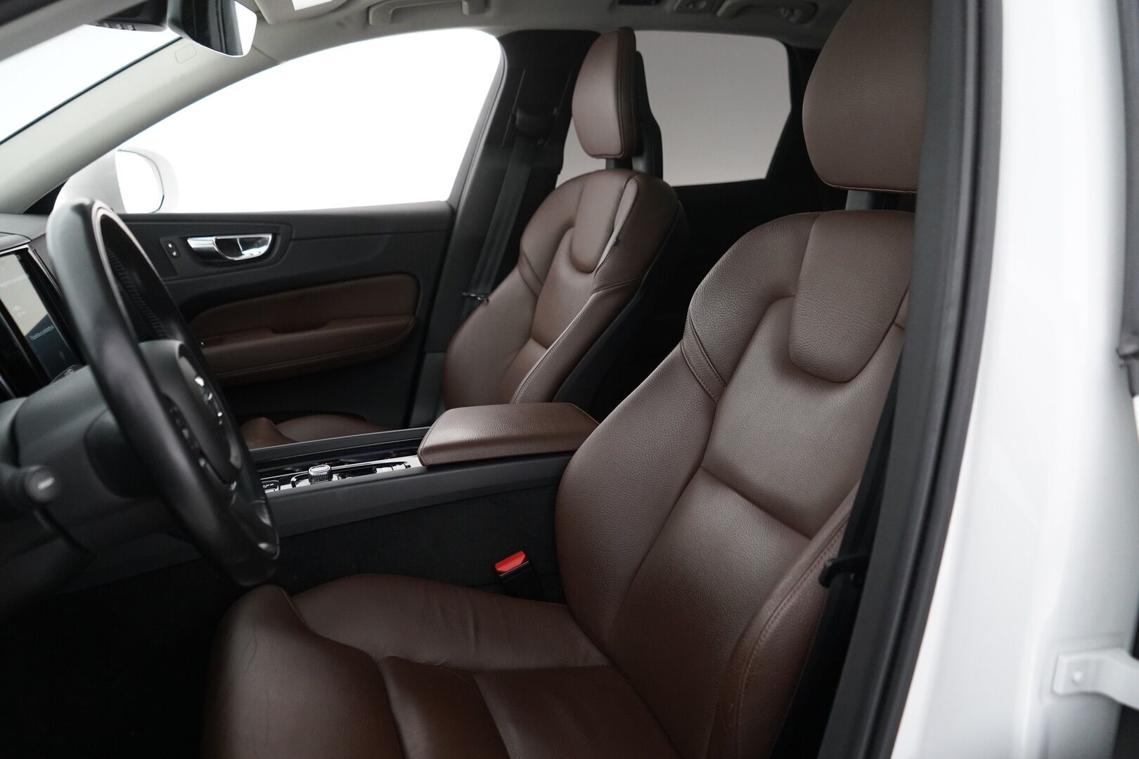Volvo XC60 2018 T8 AWD Inscription aut   *Suomi-auto / Lasikatto / ACC / Koukku / Nahkasisusta - *Jakopää tehty 02/25 117tkm! / Uudet kesärenkaat!