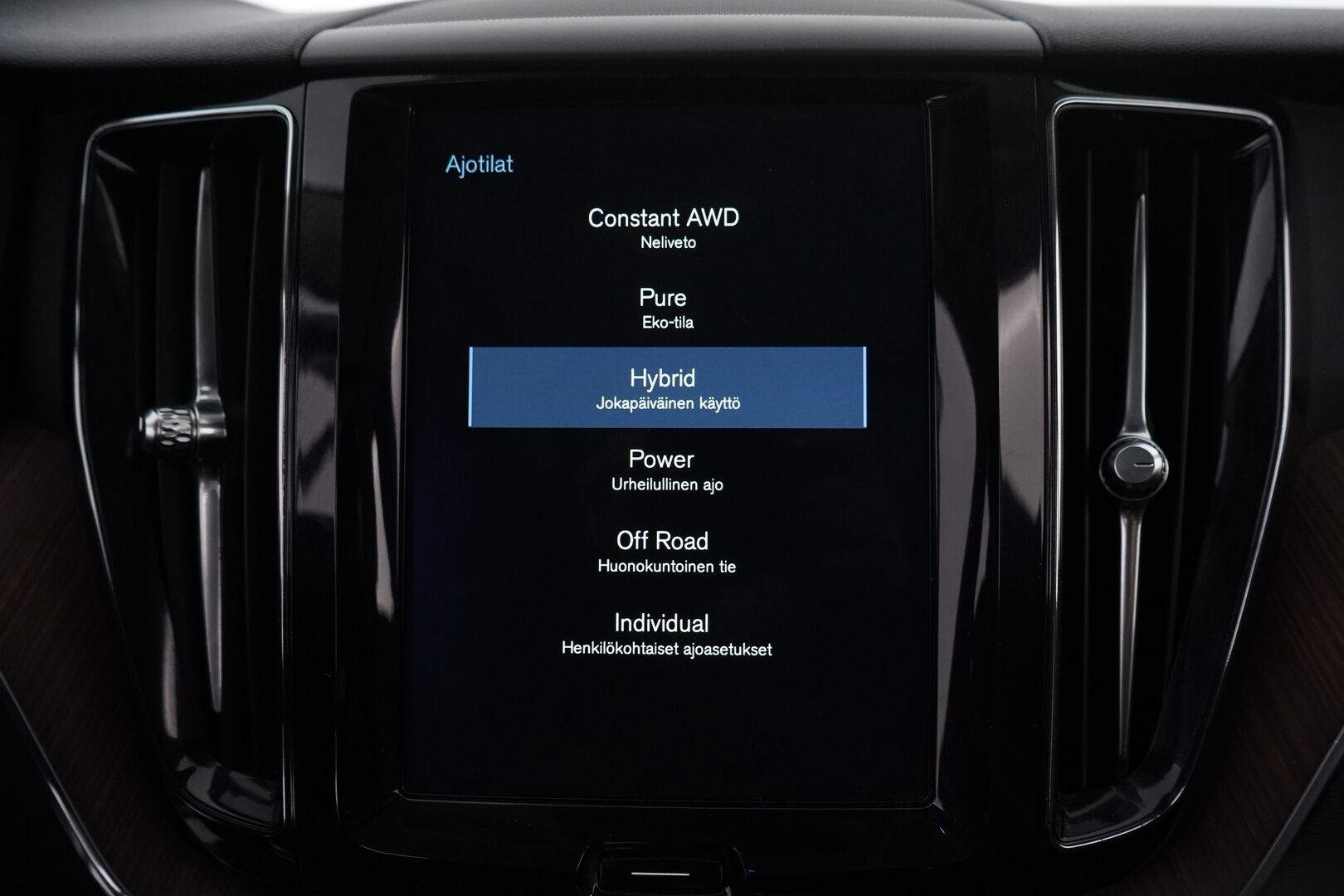 Volvo XC60 2018 T8 AWD Inscription aut   *Suomi-auto / Lasikatto / ACC / Koukku / Nahkasisusta - *Jakopää tehty 02/25 117tkm! / Uudet kesärenkaat!