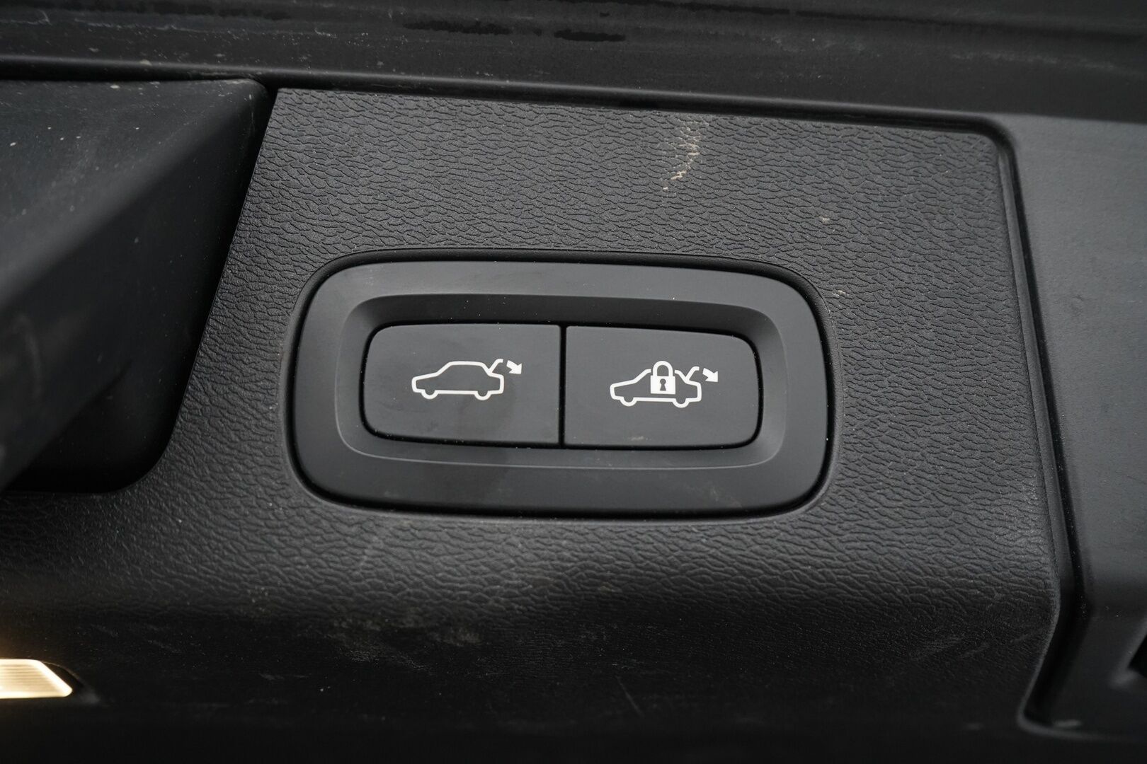 Volvo XC60 2018 T8 AWD Inscription aut   *Suomi-auto / Lasikatto / ACC / Koukku / Nahkasisusta - *Jakopää tehty 02/25 117tkm! / Uudet kesärenkaat!