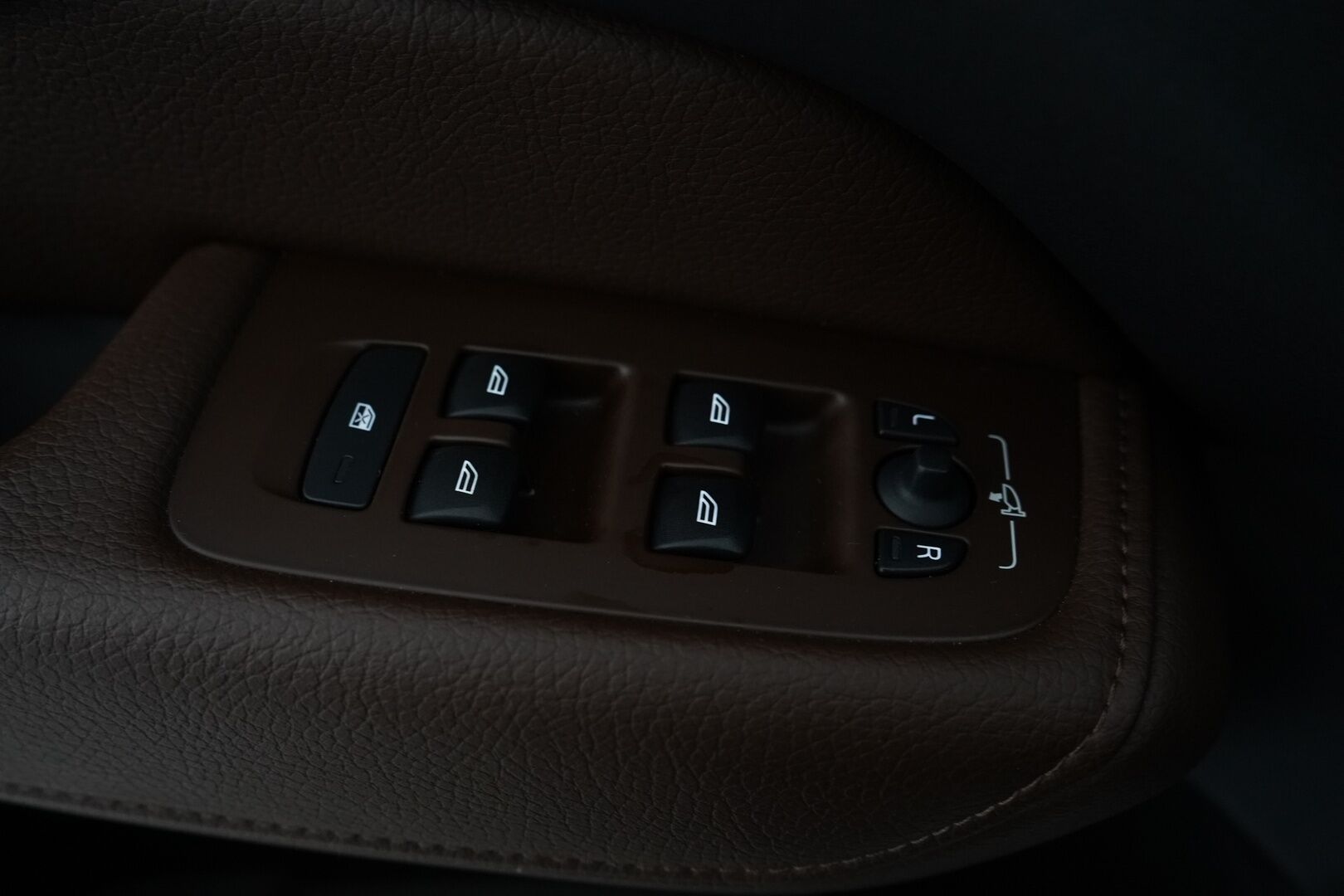 Volvo XC60 2018 T8 AWD Inscription aut   *Suomi-auto / Lasikatto / ACC / Koukku / Nahkasisusta - *Jakopää tehty 02/25 117tkm! / Uudet kesärenkaat!