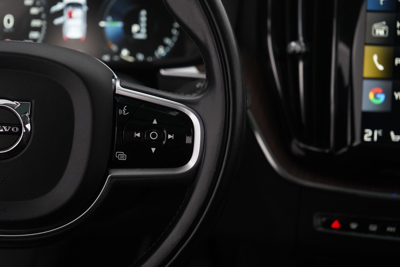 Volvo XC60 2018 T8 AWD Inscription aut   *Suomi-auto / Lasikatto / ACC / Koukku / Nahkasisusta - *Jakopää tehty 02/25 117tkm! / Uudet kesärenkaat!