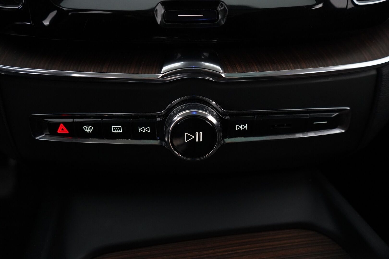 Volvo XC60 2018 T8 AWD Inscription aut   *Suomi-auto / Lasikatto / ACC / Koukku / Nahkasisusta - *Jakopää tehty 02/25 117tkm! / Uudet kesärenkaat!