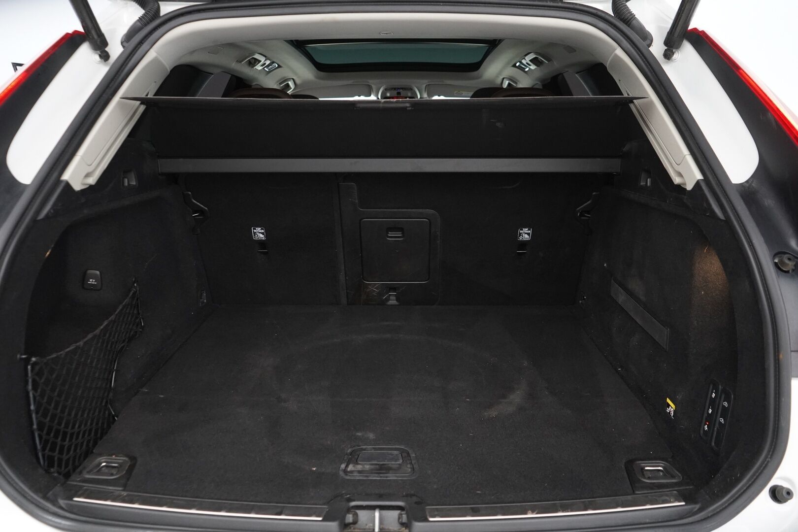 Volvo XC60 2018 T8 AWD Inscription aut   *Suomi-auto / Lasikatto / ACC / Koukku / Nahkasisusta - *Jakopää tehty 02/25 117tkm! / Uudet kesärenkaat!