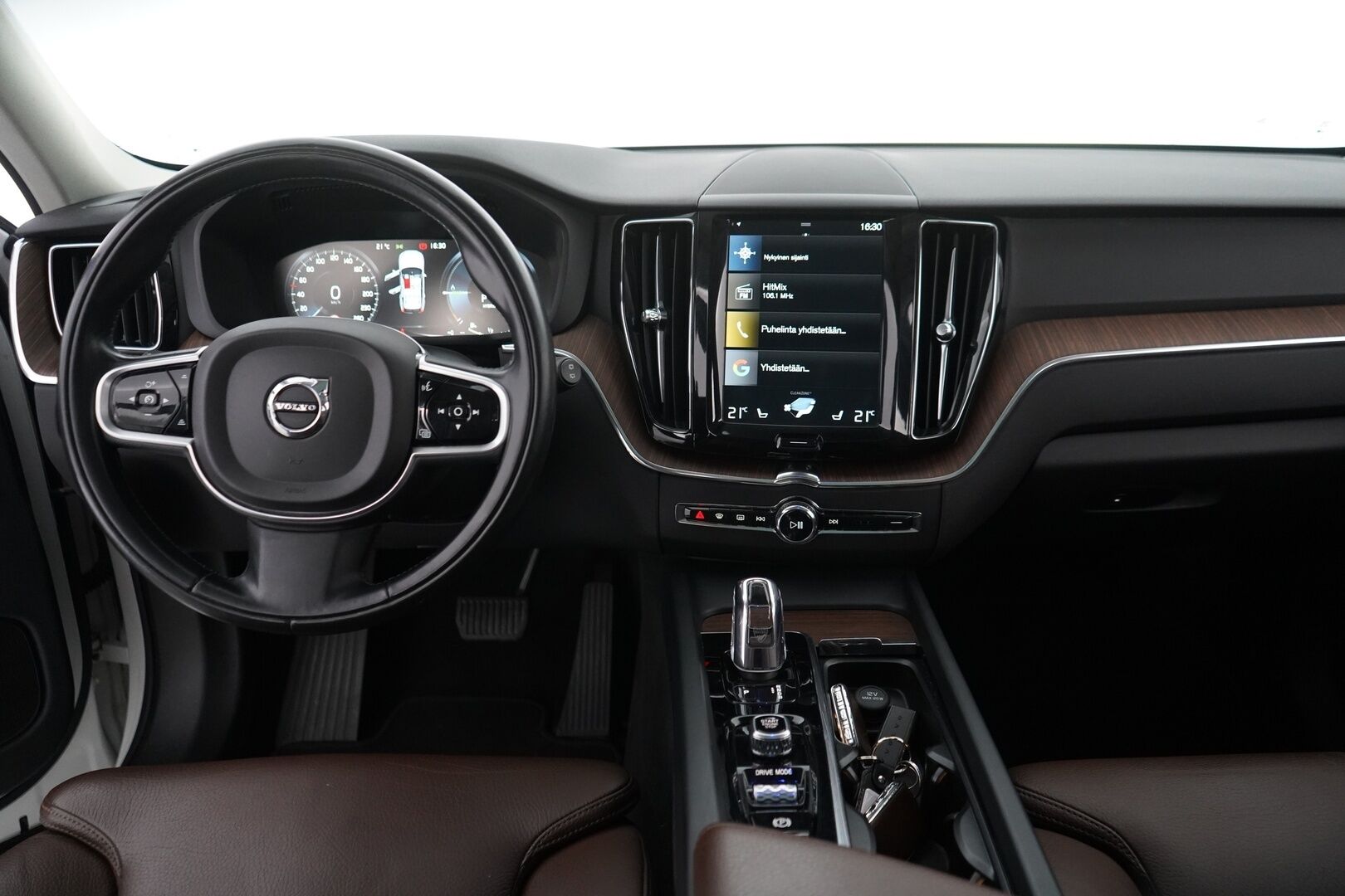Volvo XC60 2018 T8 AWD Inscription aut   *Suomi-auto / Lasikatto / ACC / Koukku / Nahkasisusta - *Jakopää tehty 02/25 117tkm! / Uudet kesärenkaat!