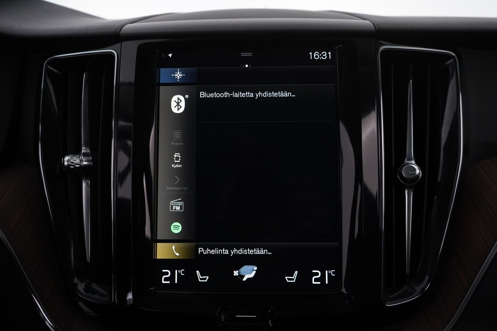 Volvo XC60 2018 T8 AWD Inscription aut   *Suomi-auto / Lasikatto / ACC / Koukku / Nahkasisusta - *Jakopää tehty 02/25 117tkm! / Uudet kesärenkaat!