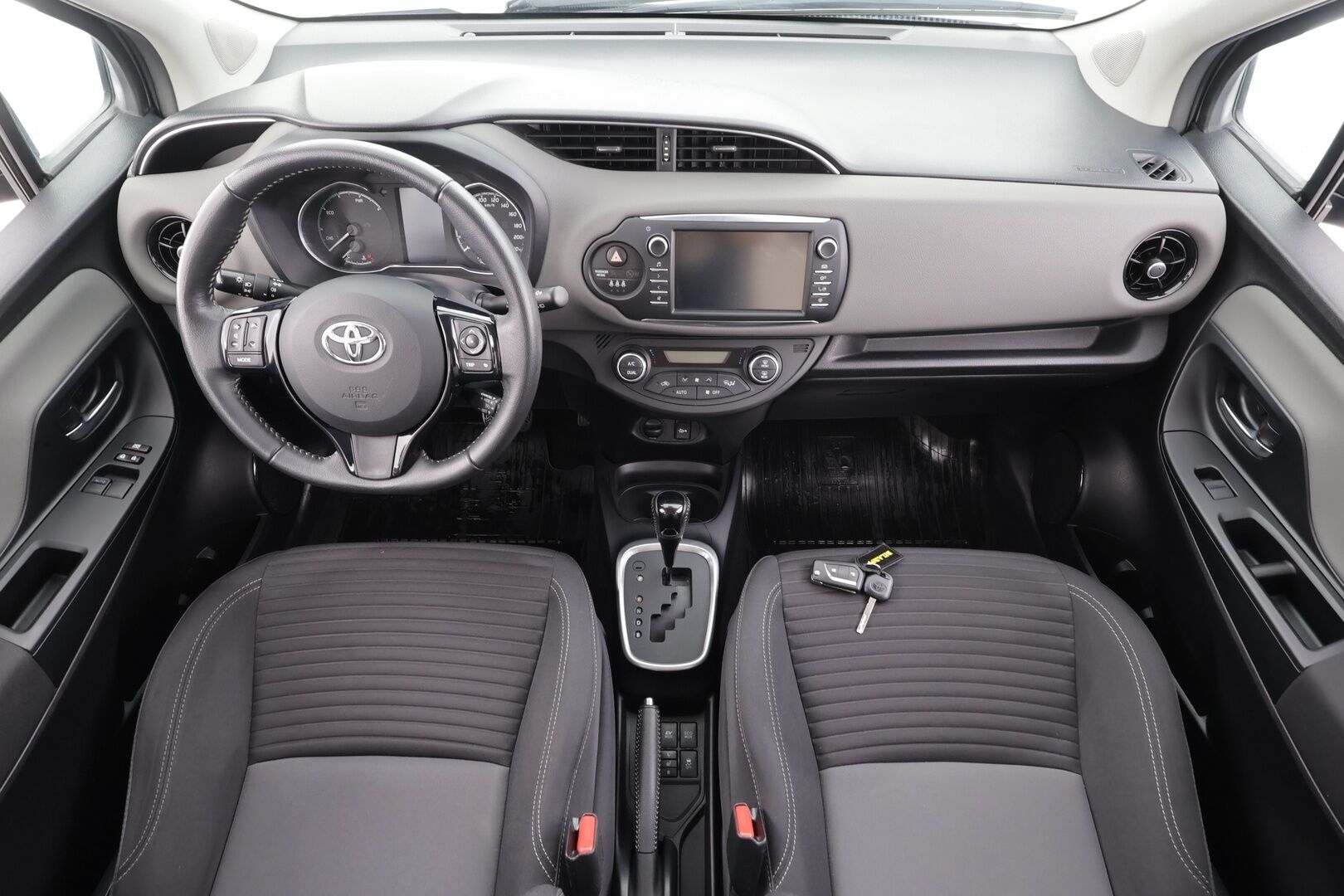Toyota Yaris 2018 1,5 Hybrid Active 5ov - | Facelift | Vakkari | P.kamera | Bluetooth | Kaistavahti | PCS | Aut. pitkät | Lohkolämmitin | Aut. ilmastointi | Suomiauto | 2x renkaat | Huoltokirja | 