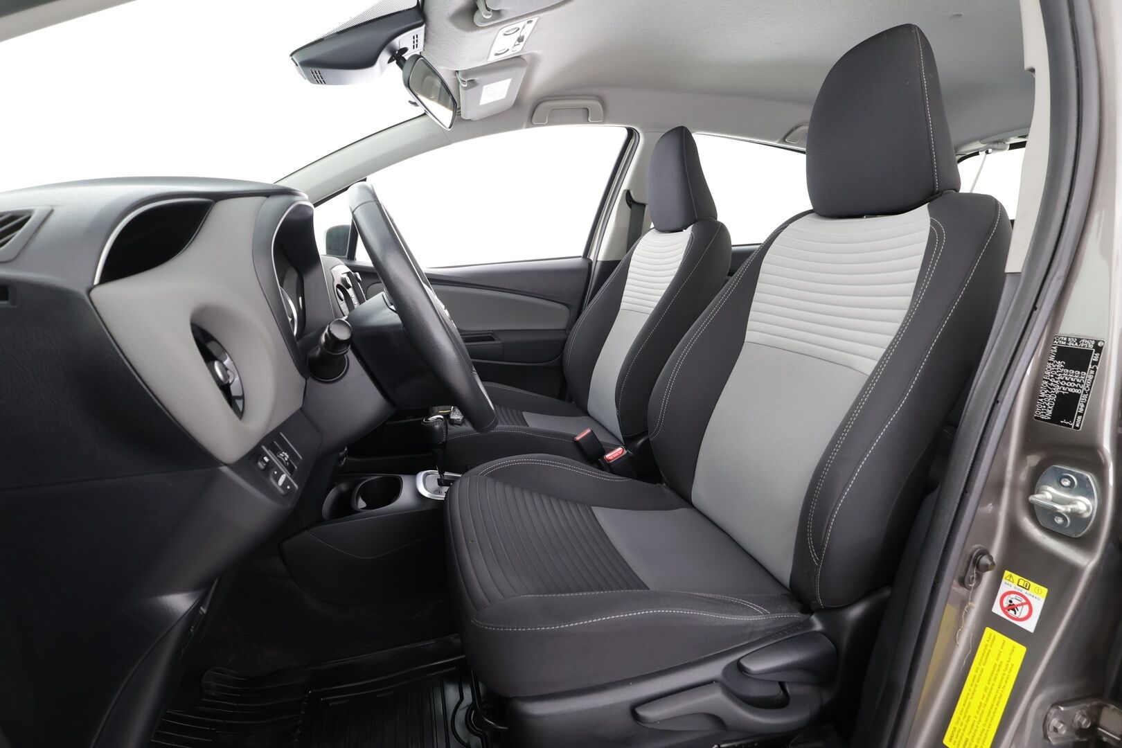Toyota Yaris 2018 1,5 Hybrid Active 5ov - | Facelift | Vakkari | P.kamera | Bluetooth | Kaistavahti | PCS | Aut. pitkät | Lohkolämmitin | Aut. ilmastointi | Suomiauto | 2x renkaat | Huoltokirja | 