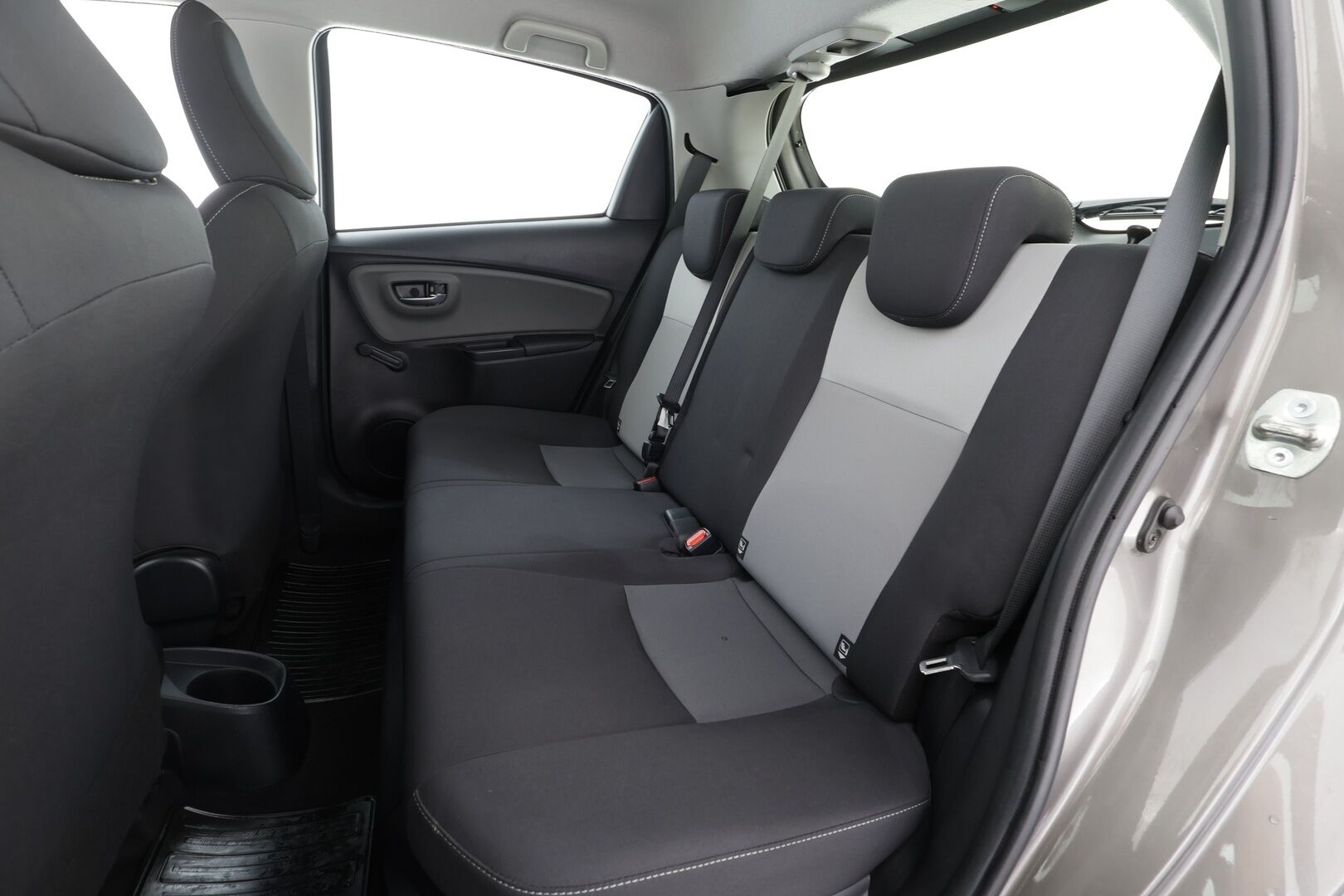 Toyota Yaris 2018 1,5 Hybrid Active 5ov - | Facelift | Vakkari | P.kamera | Bluetooth | Kaistavahti | PCS | Aut. pitkät | Lohkolämmitin | Aut. ilmastointi | Suomiauto | 2x renkaat | Huoltokirja | 
