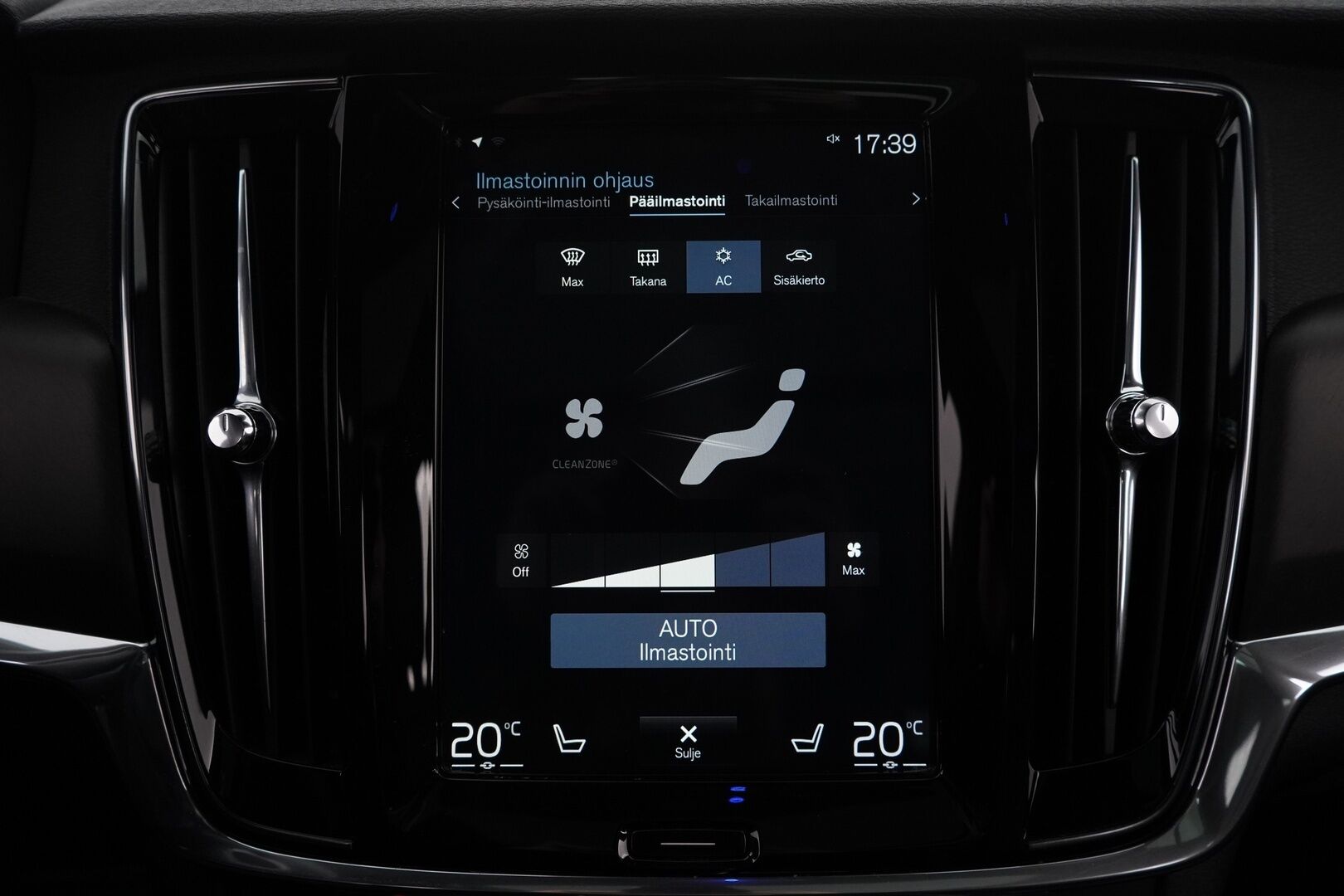 Volvo V90 Cross Country 2018 D5 AWD Pro aut *Bowers&Wilkins / 360° / ACC / HUD / Koukku / Webasto / Panorama* - Suomi-auto / Ei AdBlueta / Jakohihna vaihdettu 9/2025 / 2x Volvon vanteet / Huippuvarusteltu