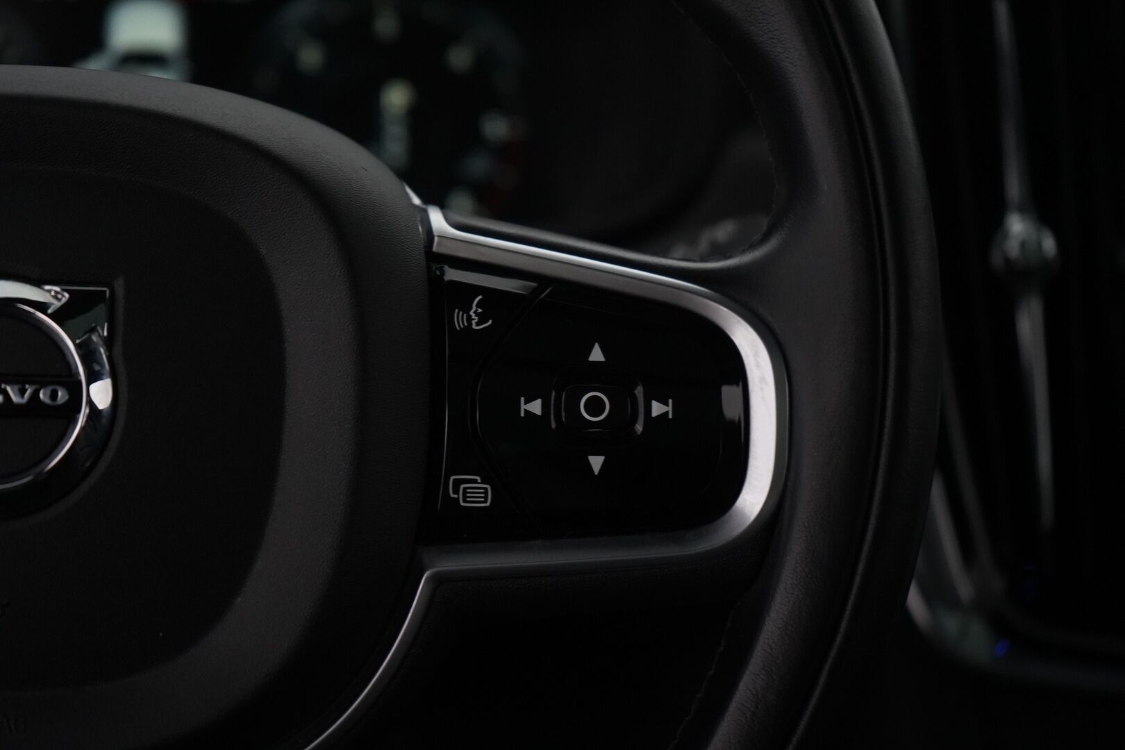 Volvo V90 Cross Country 2018 D5 AWD Pro aut *Bowers&Wilkins / 360° / ACC / HUD / Koukku / Webasto / Panorama* - Suomi-auto / Ei AdBlueta / Jakohihna vaihdettu 9/2025 / 2x Volvon vanteet / Huippuvarusteltu