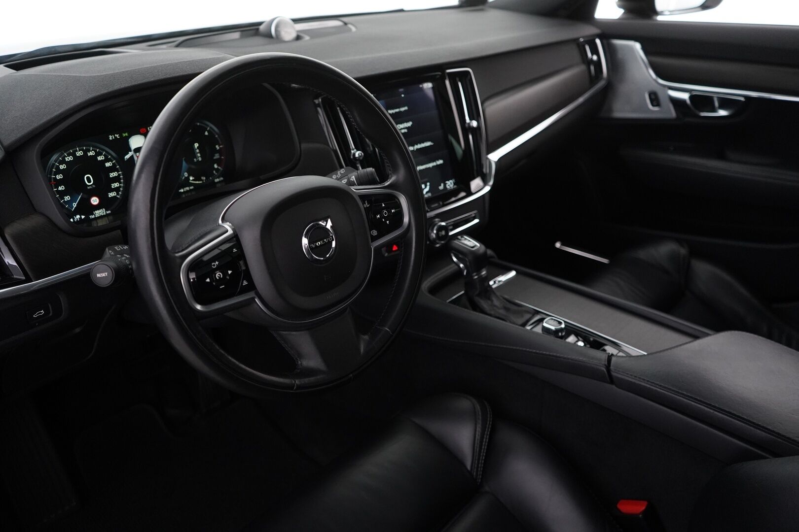 Volvo V90 Cross Country 2018 D5 AWD Pro aut *Bowers&Wilkins / 360° / ACC / HUD / Koukku / Webasto / Panorama* - Suomi-auto / Ei AdBlueta / Jakohihna vaihdettu 9/2025 / 2x Volvon vanteet / Huippuvarusteltu