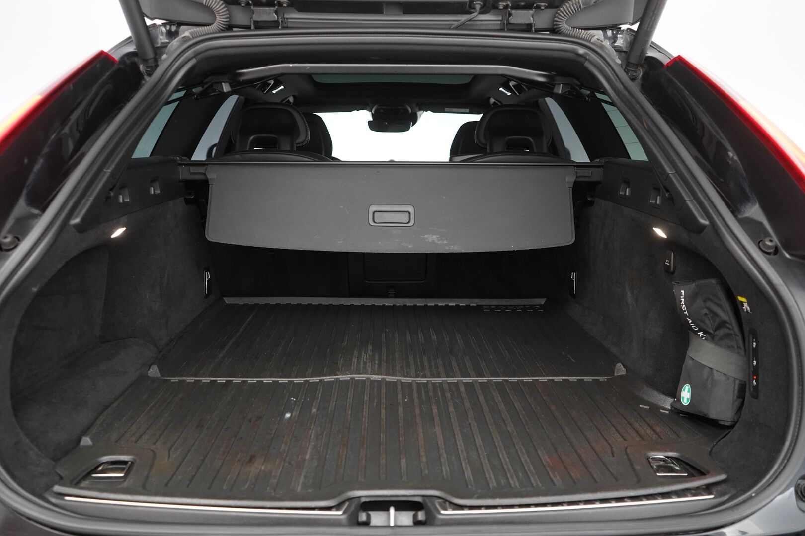 Volvo V90 Cross Country 2018 D5 AWD Pro aut *Bowers&Wilkins / 360° / ACC / HUD / Koukku / Webasto / Panorama* - Suomi-auto / Ei AdBlueta / Jakohihna vaihdettu 9/2025 / 2x Volvon vanteet / Huippuvarusteltu