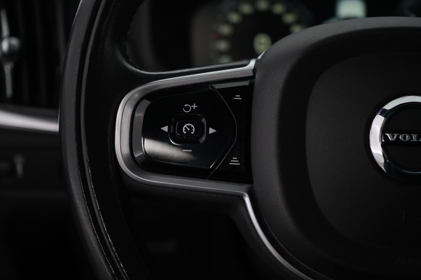 Volvo V90 Cross Country 2018 D5 AWD Pro aut *Bowers&Wilkins / 360° / ACC / HUD / Koukku / Webasto / Panorama* - Suomi-auto / Ei AdBlueta / Jakohihna vaihdettu 9/2025 / 2x Volvon vanteet / Huippuvarusteltu