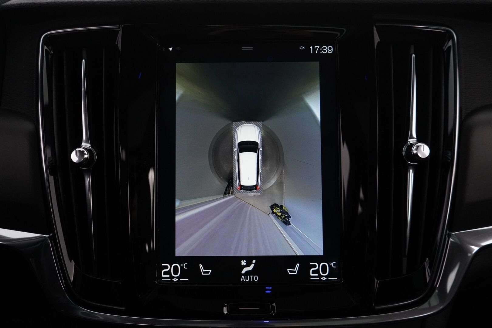 Volvo V90 Cross Country 2018 D5 AWD Pro aut *Bowers&Wilkins / 360° / ACC / HUD / Koukku / Webasto / Panorama* - Suomi-auto / Ei AdBlueta / Jakohihna vaihdettu 9/2025 / 2x Volvon vanteet / Huippuvarusteltu