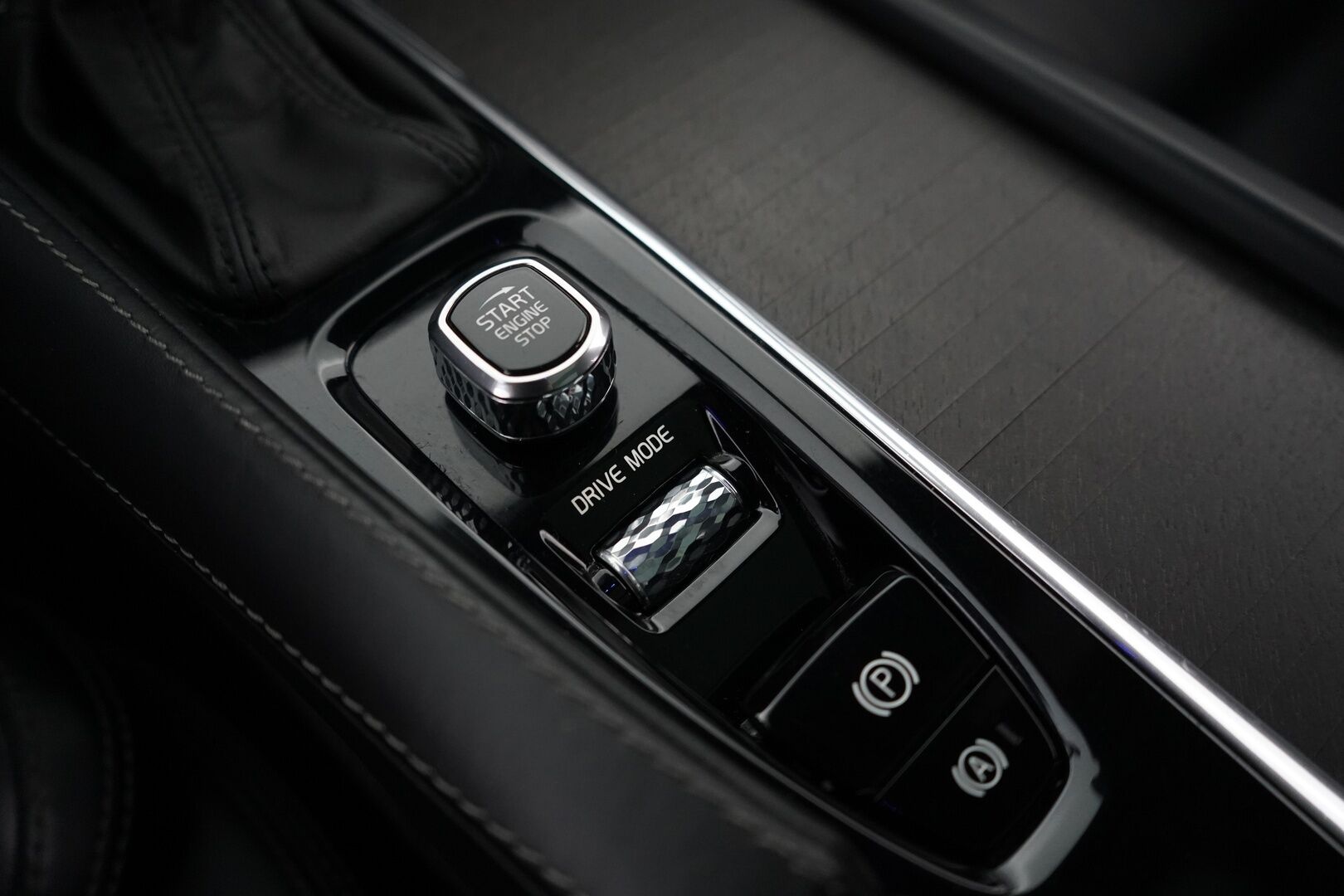 Volvo V90 Cross Country 2018 D5 AWD Pro aut *Bowers&Wilkins / 360° / ACC / HUD / Koukku / Webasto / Panorama* - Suomi-auto / Ei AdBlueta / Jakohihna vaihdettu 9/2025 / 2x Volvon vanteet / Huippuvarusteltu