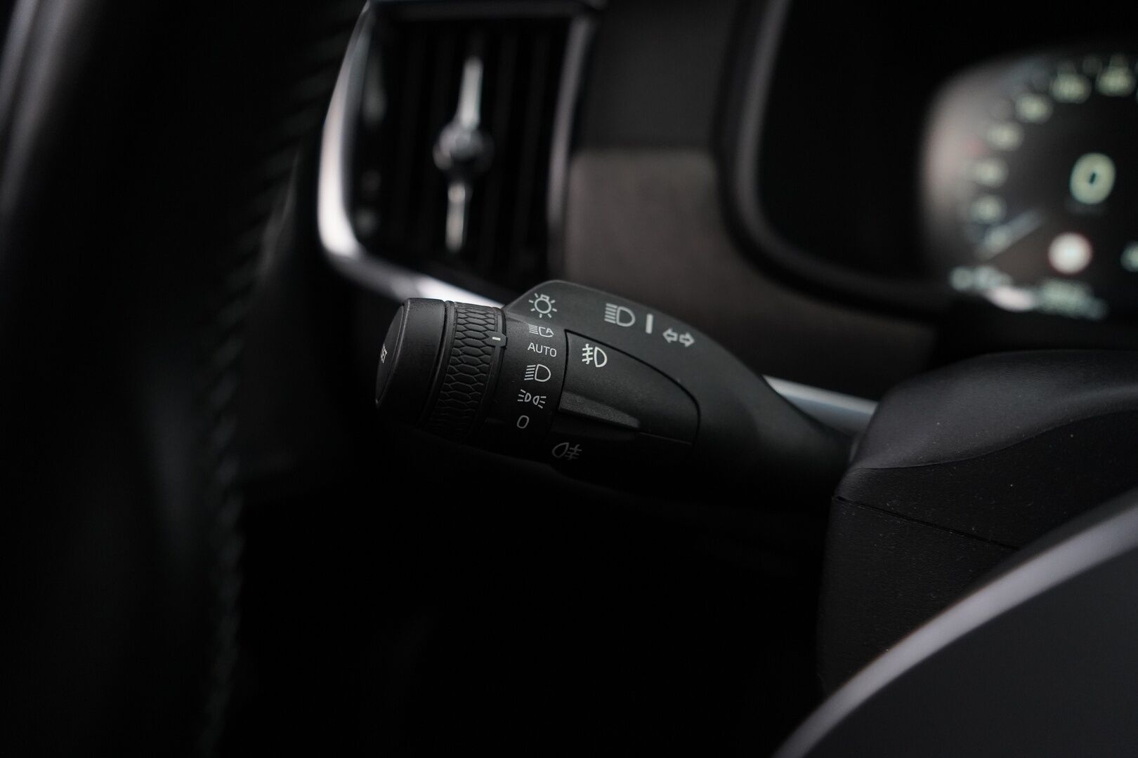 Volvo V90 Cross Country 2018 D5 AWD Pro aut *Bowers&Wilkins / 360° / ACC / HUD / Koukku / Webasto / Panorama* - Suomi-auto / Ei AdBlueta / Jakohihna vaihdettu 9/2025 / 2x Volvon vanteet / Huippuvarusteltu