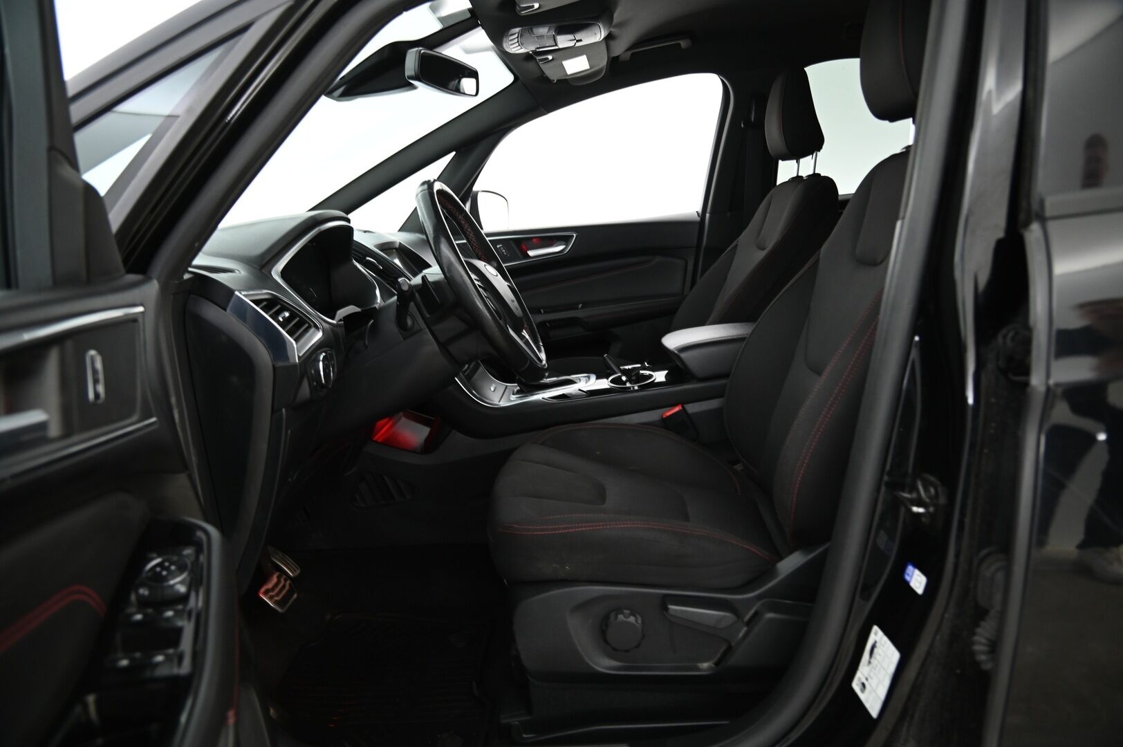 Ford S-Max 2018 2,0 TDCi 180hv PowerShift A6 ST-Line 5D *Webasto / S.Koukku / 7-Paikkainen / ACC / P. Kamera / S. Takaluukku* - Tilava perheauto / Juuri huollettu!