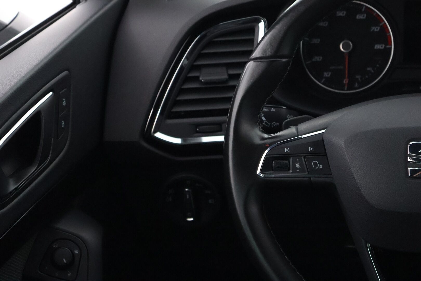 Seat Ateca 2018 1,4 TSI 150 ACT 4DRIVE Xcellence DSG - Suomiauto / Webasto / Peruutuskamera / Vetokoukku / Seat Sound System / LED / Puolinahkasisusta / Front Assist / Jakopää tehty!