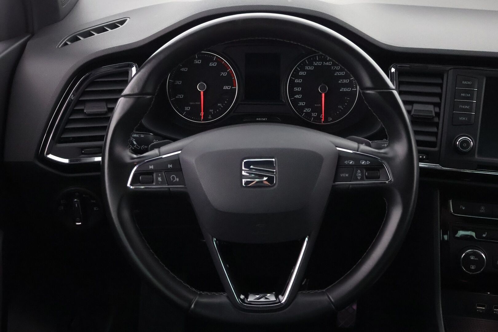 Seat Ateca 2018 1,4 TSI 150 ACT 4DRIVE Xcellence DSG - Suomiauto / Webasto / Peruutuskamera / Vetokoukku / Seat Sound System / LED / Puolinahkasisusta / Front Assist / Jakopää tehty!