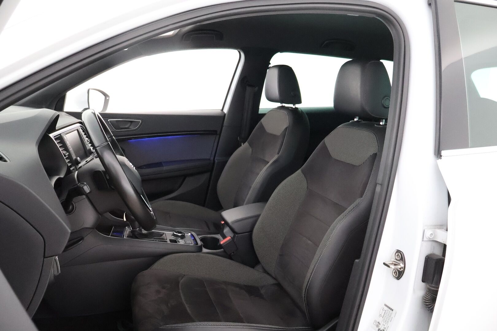 Seat Ateca 2018 1,4 TSI 150 ACT 4DRIVE Xcellence DSG - Suomiauto / Webasto / Peruutuskamera / Vetokoukku / Seat Sound System / LED / Puolinahkasisusta / Front Assist / Jakopää tehty!