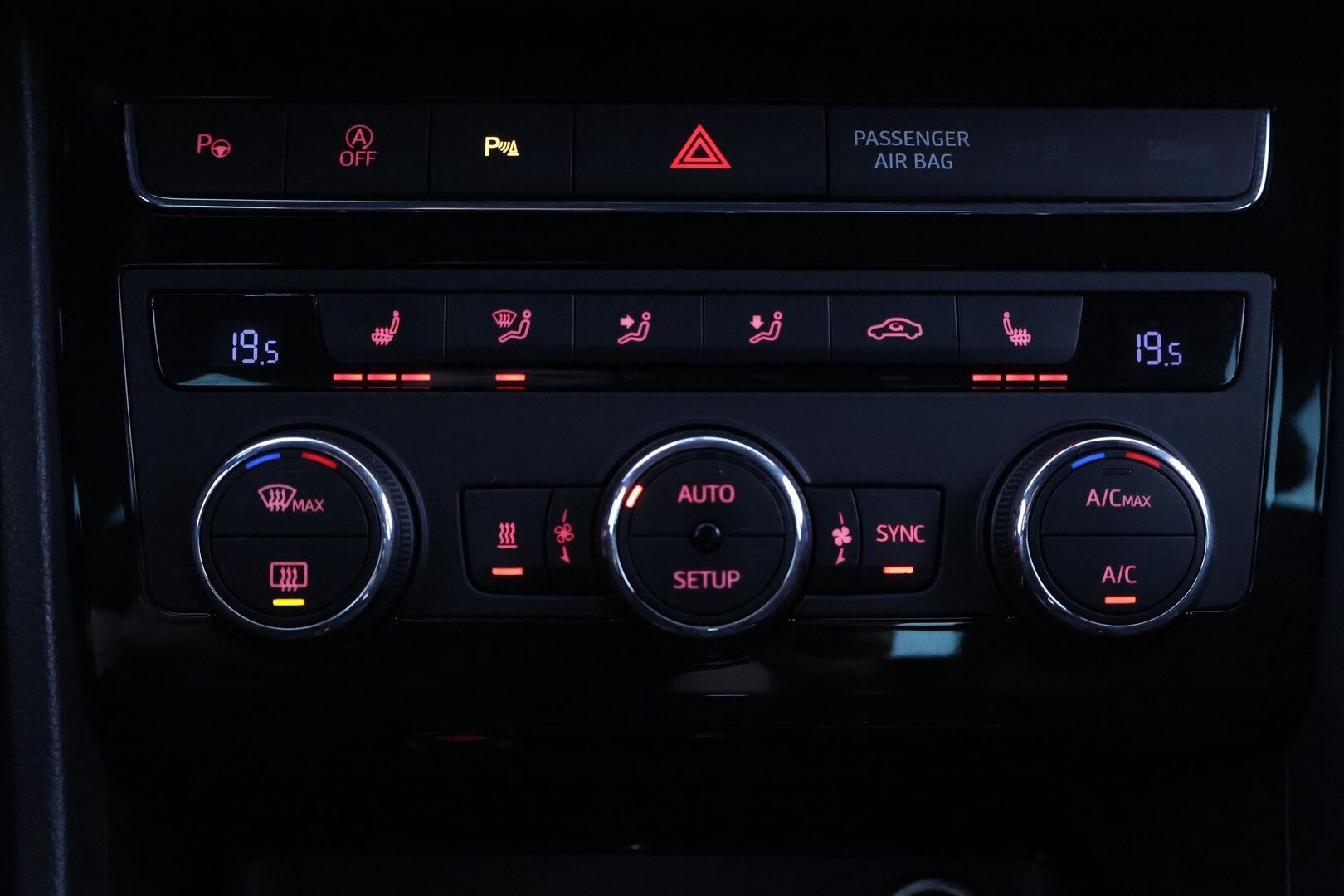 Seat Ateca 2018 1,4 TSI 150 ACT 4DRIVE Xcellence DSG - Suomiauto / Webasto / Peruutuskamera / Vetokoukku / Seat Sound System / LED / Puolinahkasisusta / Front Assist / Jakopää tehty!