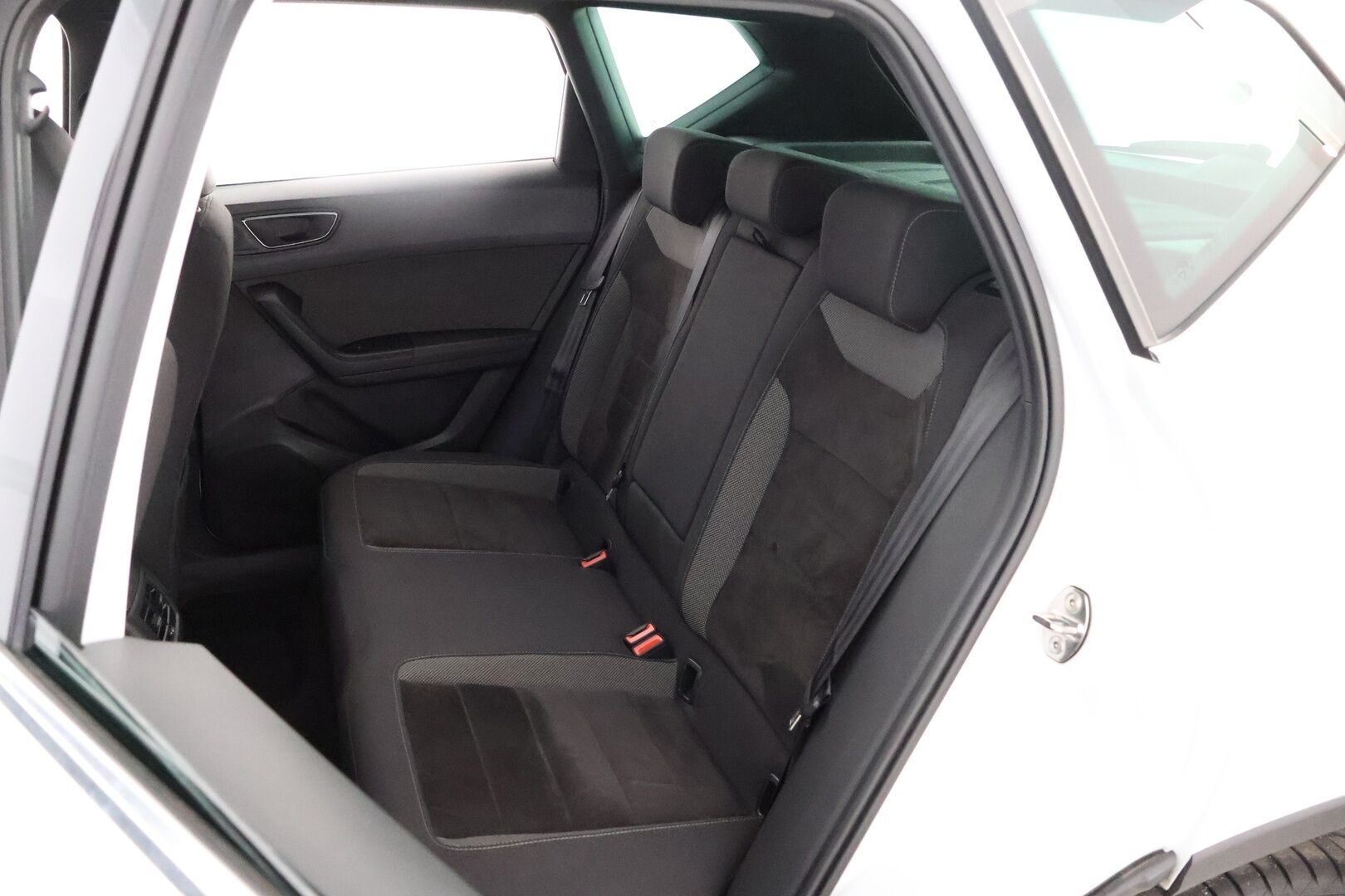 Seat Ateca 2018 1,4 TSI 150 ACT 4DRIVE Xcellence DSG - Suomiauto / Webasto / Peruutuskamera / Vetokoukku / Seat Sound System / LED / Puolinahkasisusta / Front Assist / Jakopää tehty!
