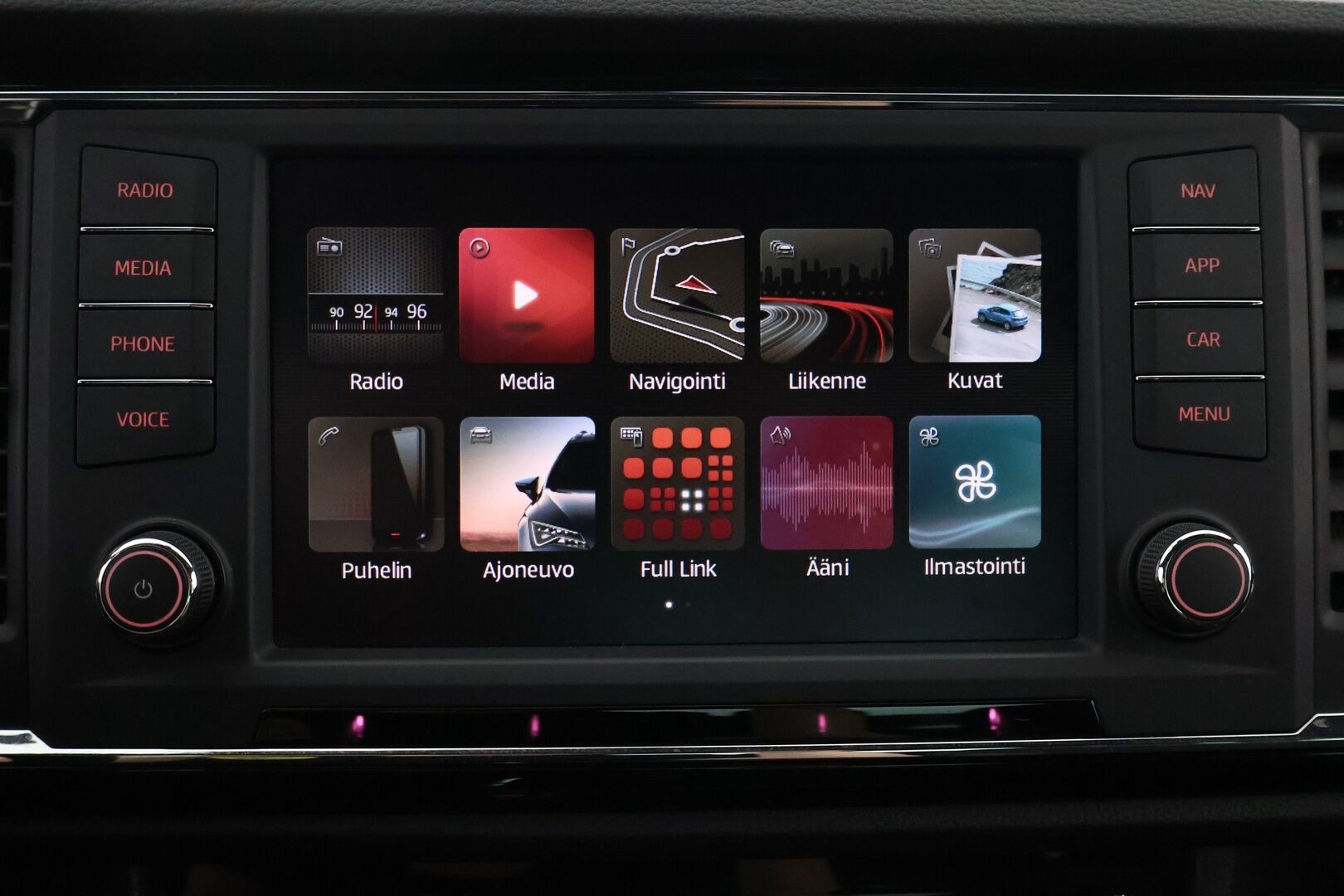 Seat Ateca 2018 1,4 TSI 150 ACT 4DRIVE Xcellence DSG - Suomiauto / Webasto / Peruutuskamera / Vetokoukku / Seat Sound System / LED / Puolinahkasisusta / Front Assist / Jakopää tehty!