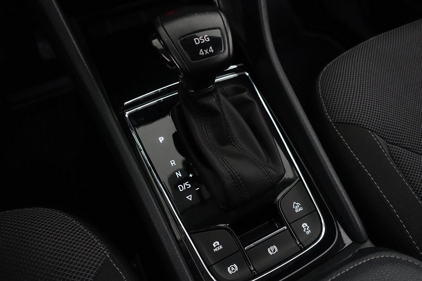 Skoda Kodiaq 2018 2,0 TSI 4x4 Ambition DSG Autom. - | Suomi-auto | Webasto | P.Kamera | LED | Merkkikirja | Ratinlämmitin | 2X Renkaat & Vanteet |