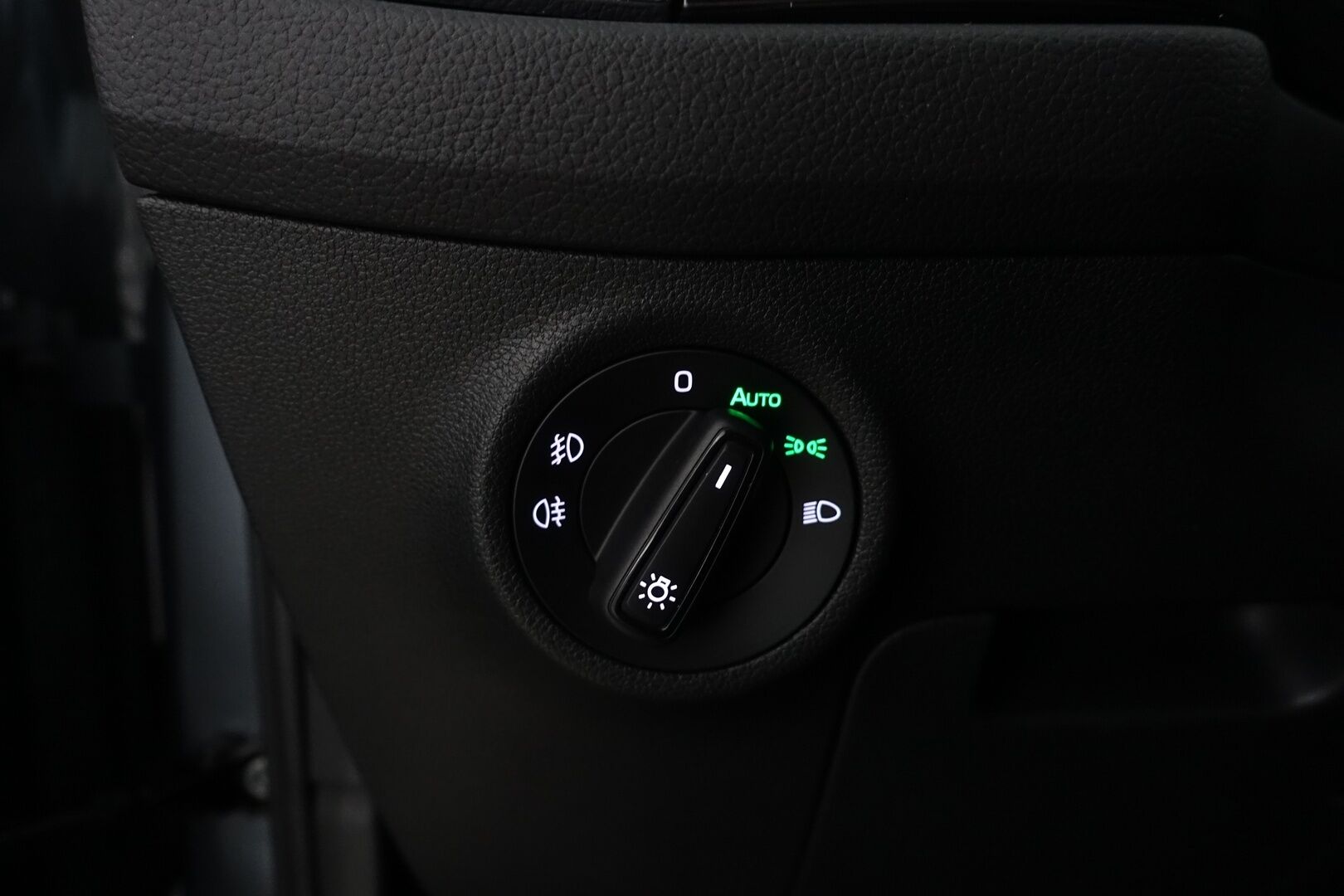Skoda Kodiaq 2018 2,0 TSI 4x4 Ambition DSG Autom. - | Suomi-auto | Webasto | P.Kamera | LED | Merkkikirja | Ratinlämmitin | 2X Renkaat & Vanteet |