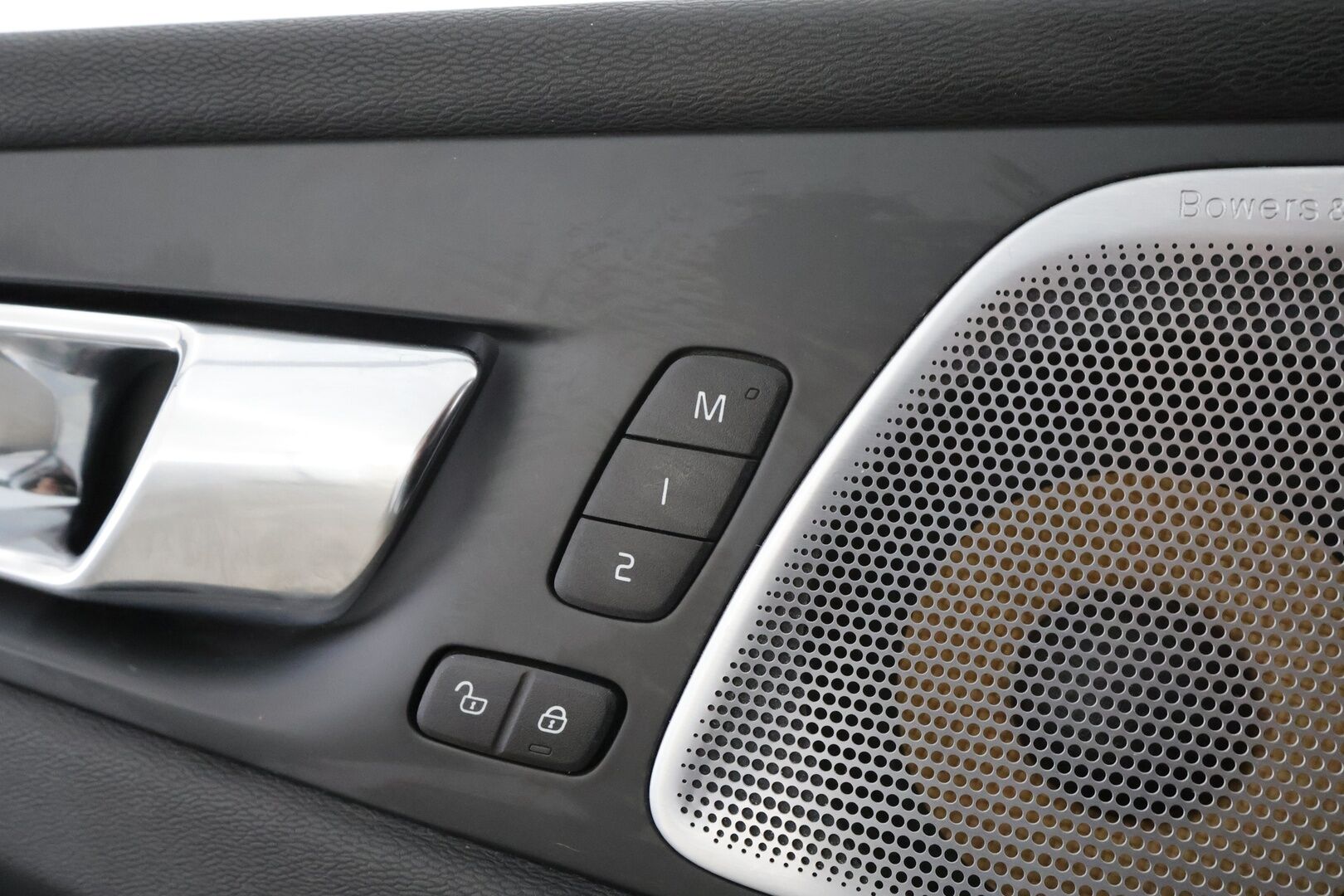 Volvo XC60 2018 D4 AWD Business R-Design aut * ACC / Bower & Wilkins / Webasto / Koukku / Muistipenkki / Keyless / LED * - Suomi-auto / Kahdet renkaat