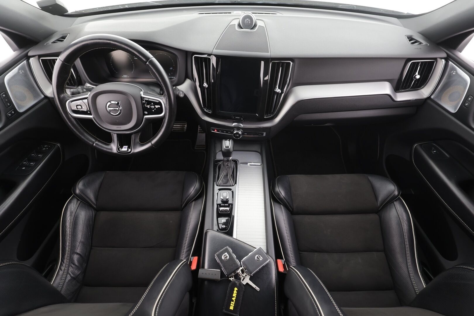 Volvo XC60 2018 D4 AWD Business R-Design aut * ACC / Bower & Wilkins / Webasto / Koukku / Muistipenkki / Keyless / LED * - Suomi-auto / Kahdet renkaat