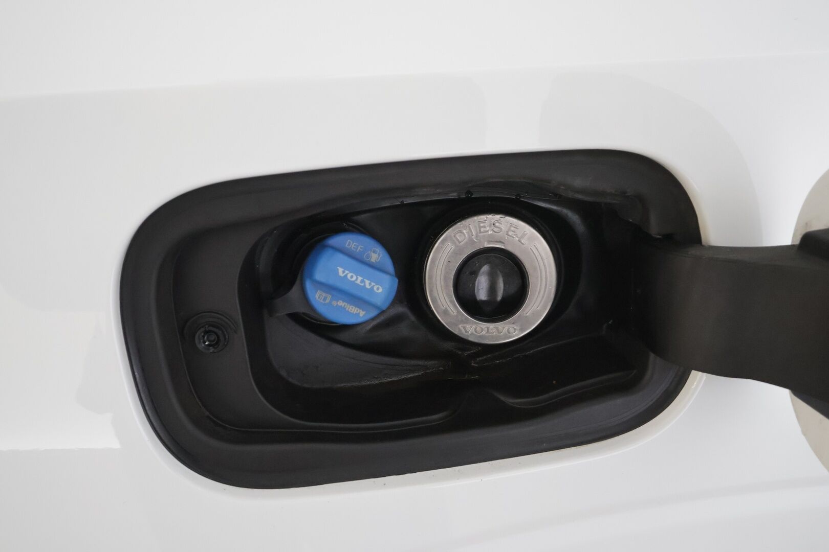 Volvo XC60 2018 D4 AWD Business R-Design aut * ACC / Bower & Wilkins / Webasto / Koukku / Muistipenkki / Keyless / LED * - Suomi-auto / Kahdet renkaat